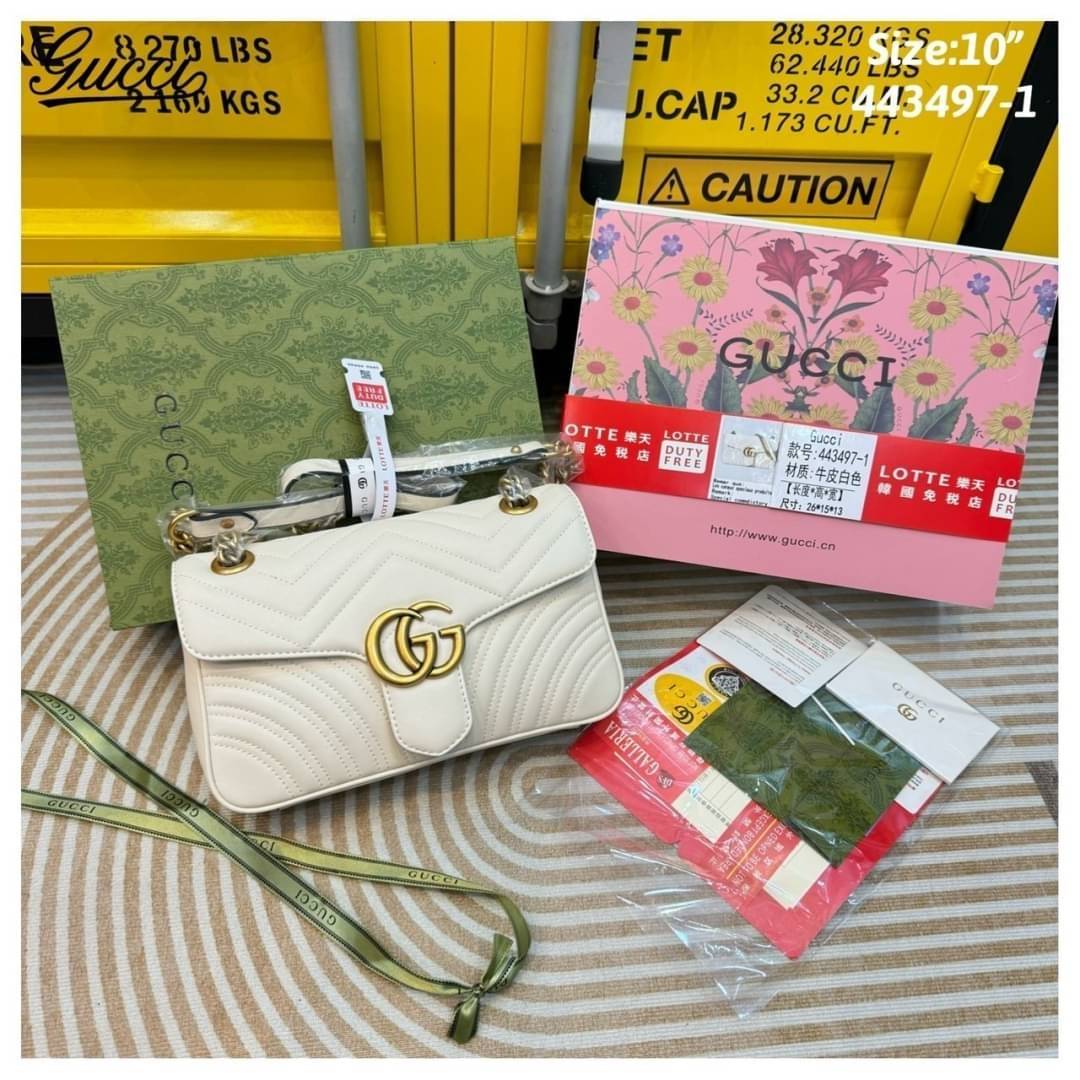 GUCCI GG Marmont shoulder bag กระเป๋าสะพายข้างรุ่นคลาสสิค สะพายขับผิว ดูแพง อัพลุคได้สบายๆ เปิด-ปิดด้วยตัวกดล็อคแน่นหนา ด้านหลังดีไซน์รูปหัวใจ