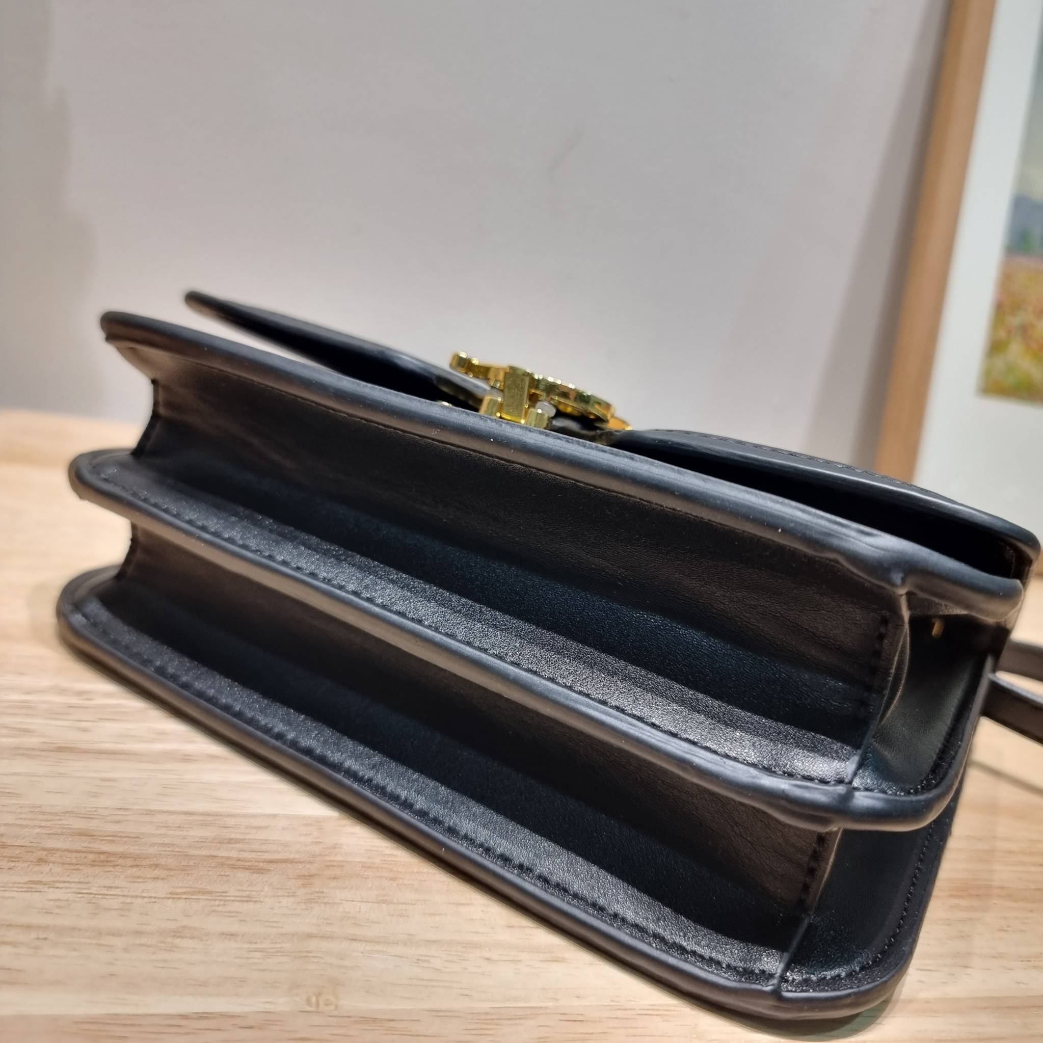 BURBERRY FRAGRANCES CROSSBODY BAG / BURBERRY SMALL CHECK CANVAS AND LEATHER TB BAG เบสท์ไอเท็ม!! คอลเลคชั่นที่ปังตลอดปี รอบนี้ออกแบบสไตล์ผู้ดีอังกฤษ เป็นเอกลักษณ์ london check โดดเด่น