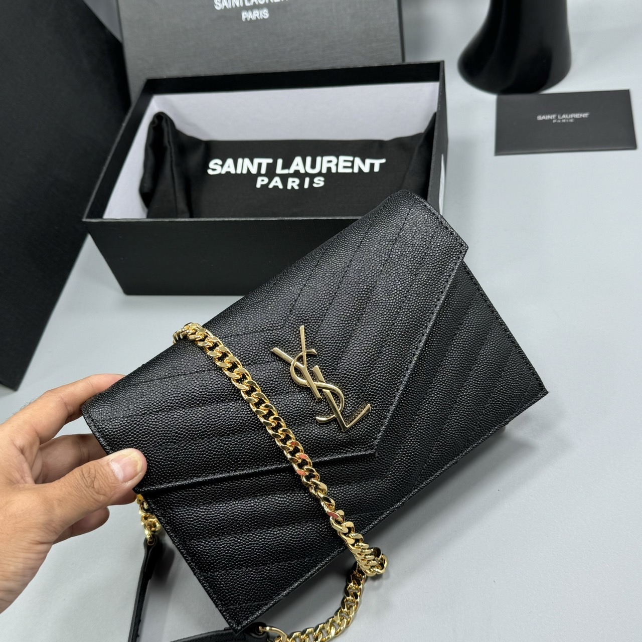 YSL Envelope WOC 7.5 Wallet on chain / YSL Clutch Bag 7.5" กระเป๋าสะพายรุ่นยอดนิยม เกรดหนังคาเวียร์สวยเต็มใบ เกรดออริ 1:1 ใช้งานต่างประเทศได้