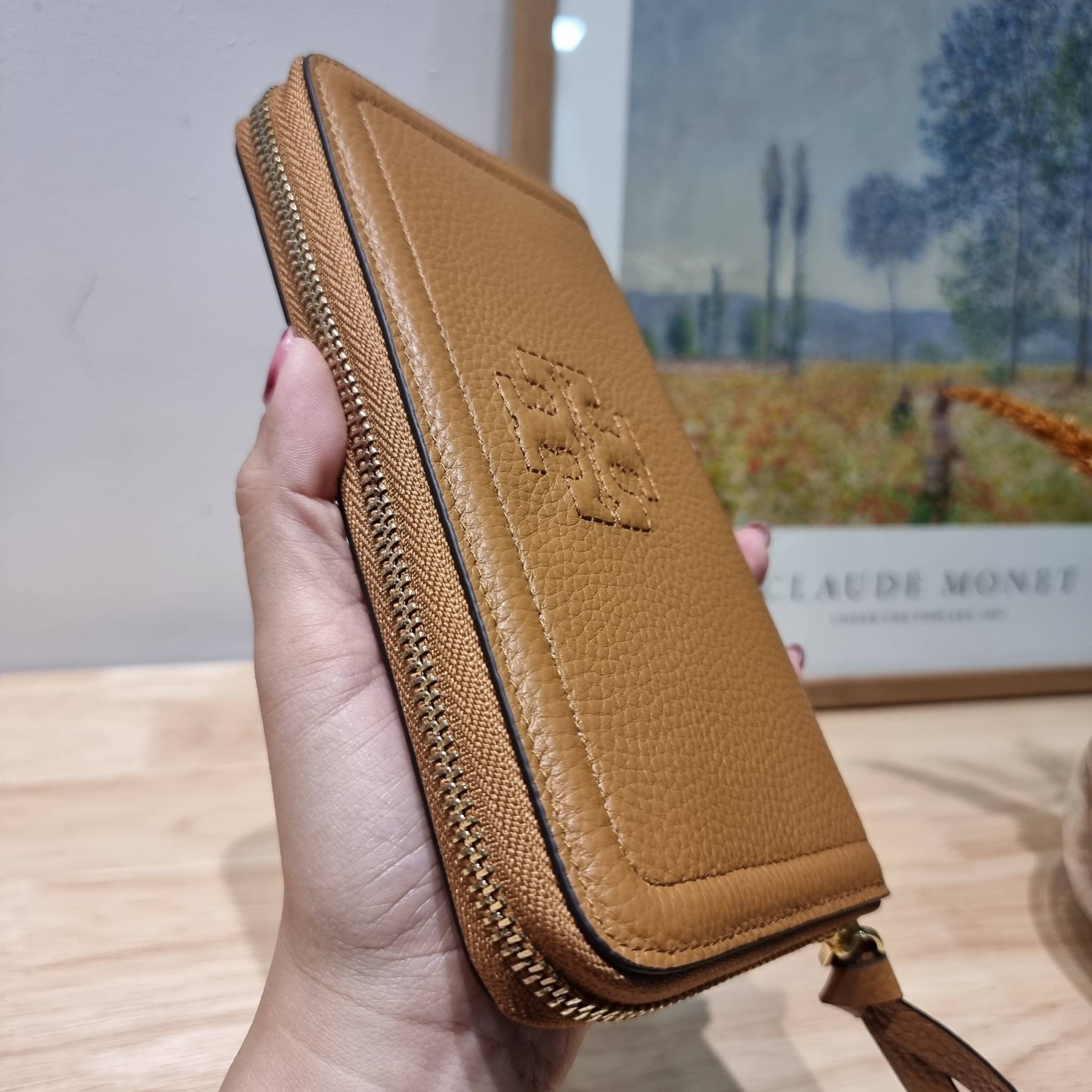 TORY BURCH THEA MULTI GUSSET ZIP CONTINENTAL WALLET กระเป๋าสตางค์ใบยาวเบสท์เซลเลอร์ ขนาดกำลังพอเหมาะ ดีไซน์เรียบหรู