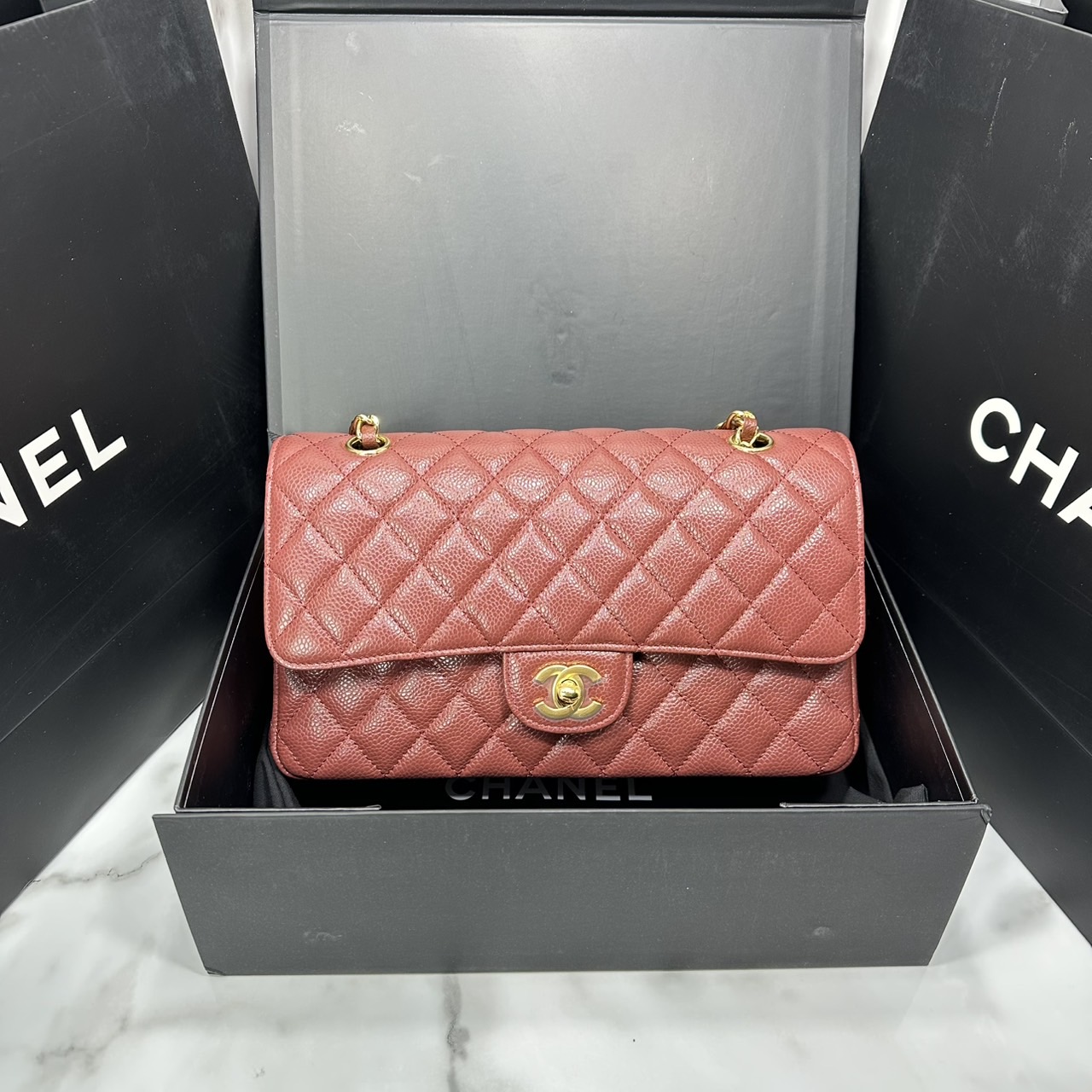 ORI หนังแท้ | ORI หนังแท้ | CHANEL Classic 25cm shoulder bag กระเป๋าสะพายรุ่นยอดนิยม หรูหราระดับตำนาน สวยงามเหนือกาลเวลา