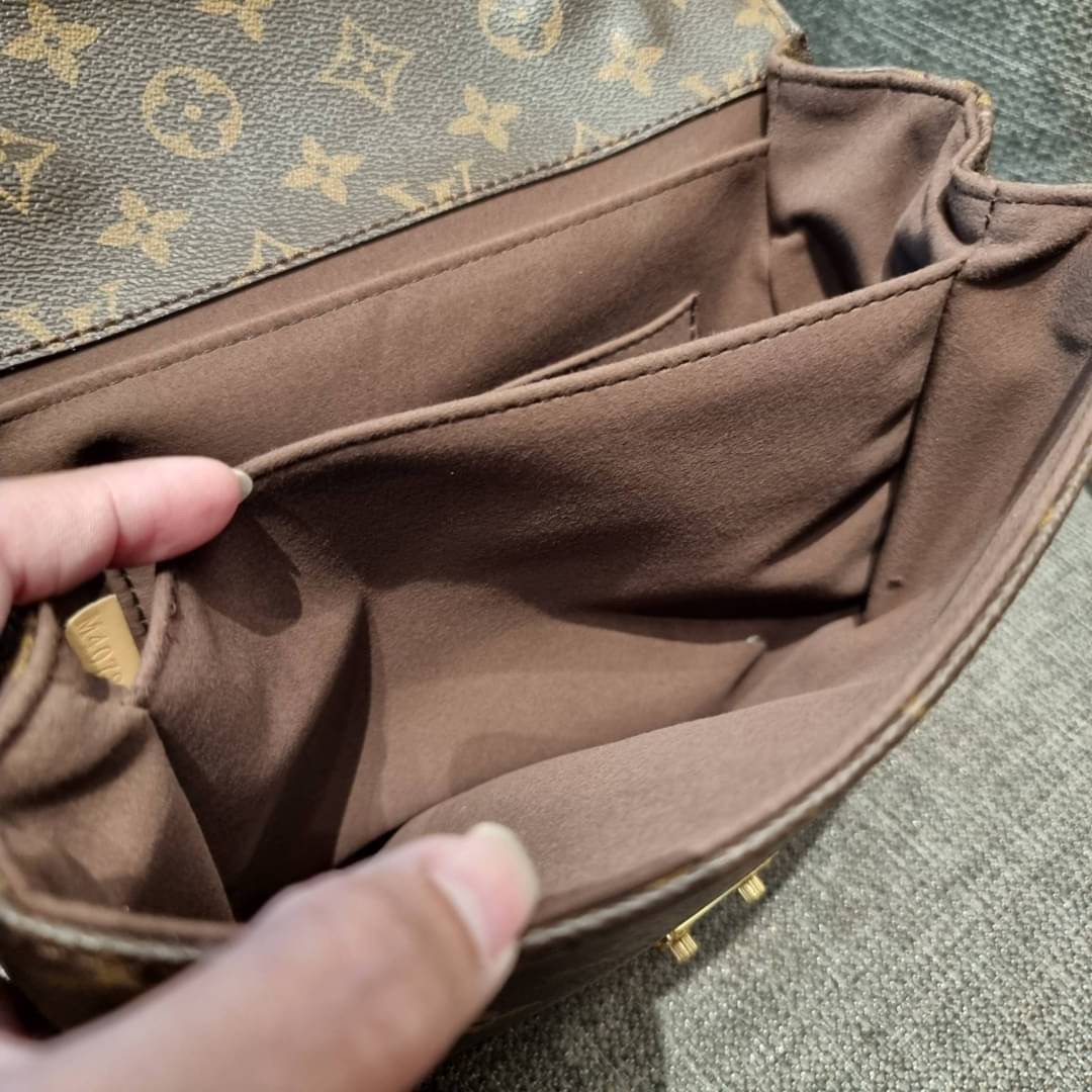ยกระดับให้ตัวเอง กับไอเท็มสุดเลิศ ที่สาวๆตามหา LV pochette metis กระเป๋าถือ/สะพายทรงสวย คลาสสิค ดีไซน์เรียบง่าย แต่แฝงความหรู วัสดุหนังแคนวาสคุณภาพดี เปิดปิดด้วยตัวบีบล็อค ด้านหลังมีช่องซิปแยก ภายในซับสวยงามมาก ดูแพงที่สุด แบ่งสัดส่วนดูเหมาะ น่าใช้จริงๆ ส