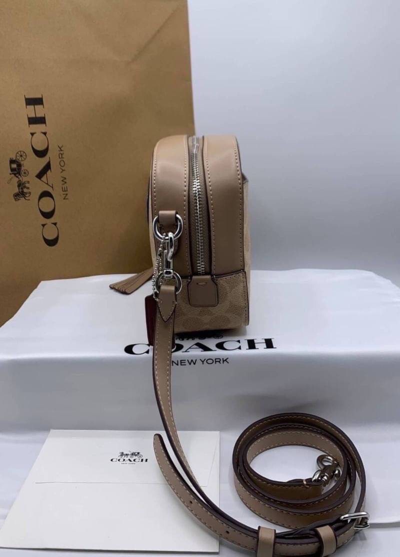 สินค้าขายดี พร้อมสีใหม่ 3สี ในไทยยังไม่มีค่ะ !! COACH SIGNATURE CROSSBODY BOX BAG ((F31208)) กระเป๋าสะพายวัสดุหนังแท้ จาก coach factory outlet หนังนิ่ม ทรงสวย ตัวกระเป๋าลายแบรนด์ ตัดขอบหนังเรียบได้สวยงามค่ะ ด้านหน้า-หลัง มีช่องสำหรับใส่ของ เปิดปิดกระเป๋าแ