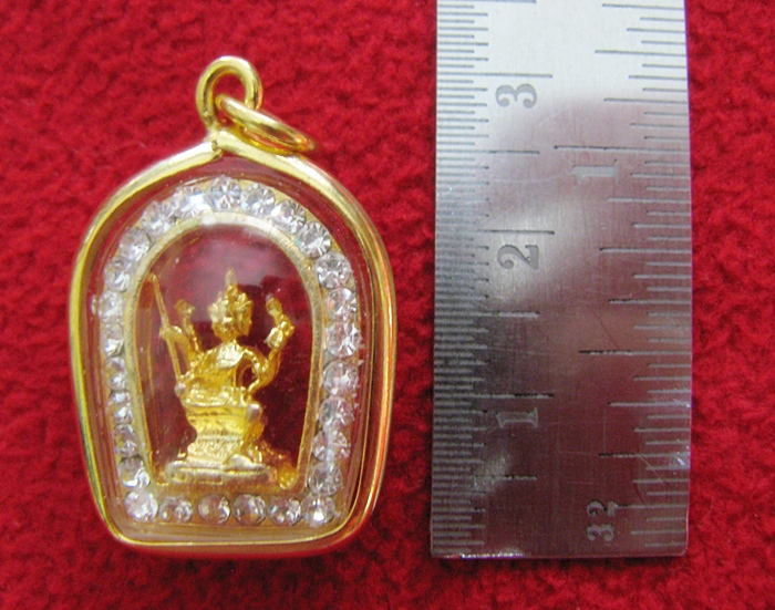 สินค้าหมดค่ะ จี้พระพรหมองค์ใหญ่ทรงซุ้มโค้งเนื้อทองพ่นทรายล้อมเพชรเลี่ยมทองไมครอนพร้อมใบคาถาค่ะ