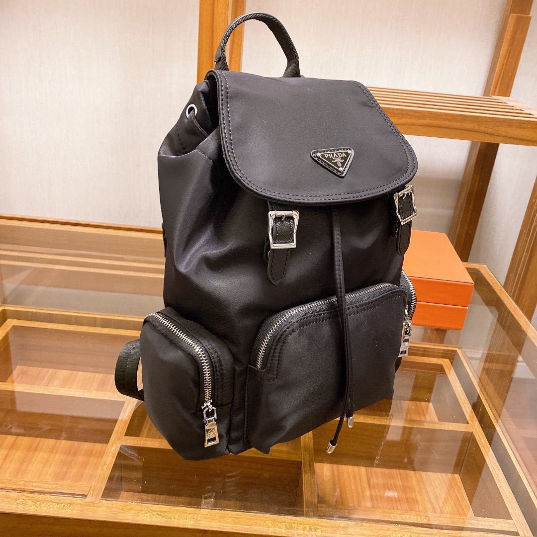 RADA NYLON BACKPACK กระเป๋าสะพายเป้ วัสดุทำจาก ผ้าNylon คุณภาพดี