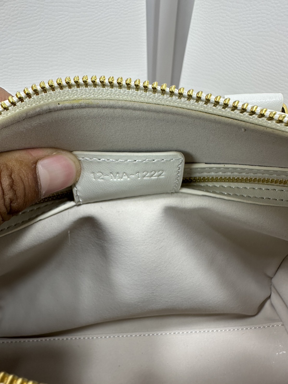 DIOR Groove 25 Bag / Dior Keepall Macrocannage Leather / Oblique Jacquard กระเป๋าสะพายทรงบอสตัน Keepall ทันสมัยและสง่างาม ใช้งานได้ทั้งแบบสะพายไหล่หรือสะพายแบบครอสบอดี้ เหมาะเป็นไอเทมคู่ใจในชีวิตประจำวัน เกรดออริ 1:1