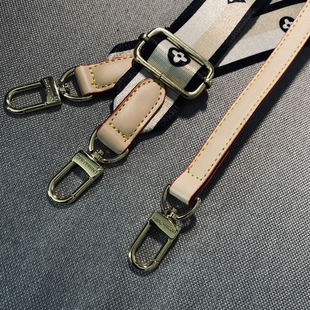 LV diane monogram denim bag กระเป๋ามัลติฟังก์ชั่นเดนิม ดีไซน์ใหม่สียีนส์สวยมีเสน่ห์ มาพร้อมสาย 2 แบบ สายหนังคล้องไหล่ได้ และสายสปอร์ตครอสบอดี้ได้