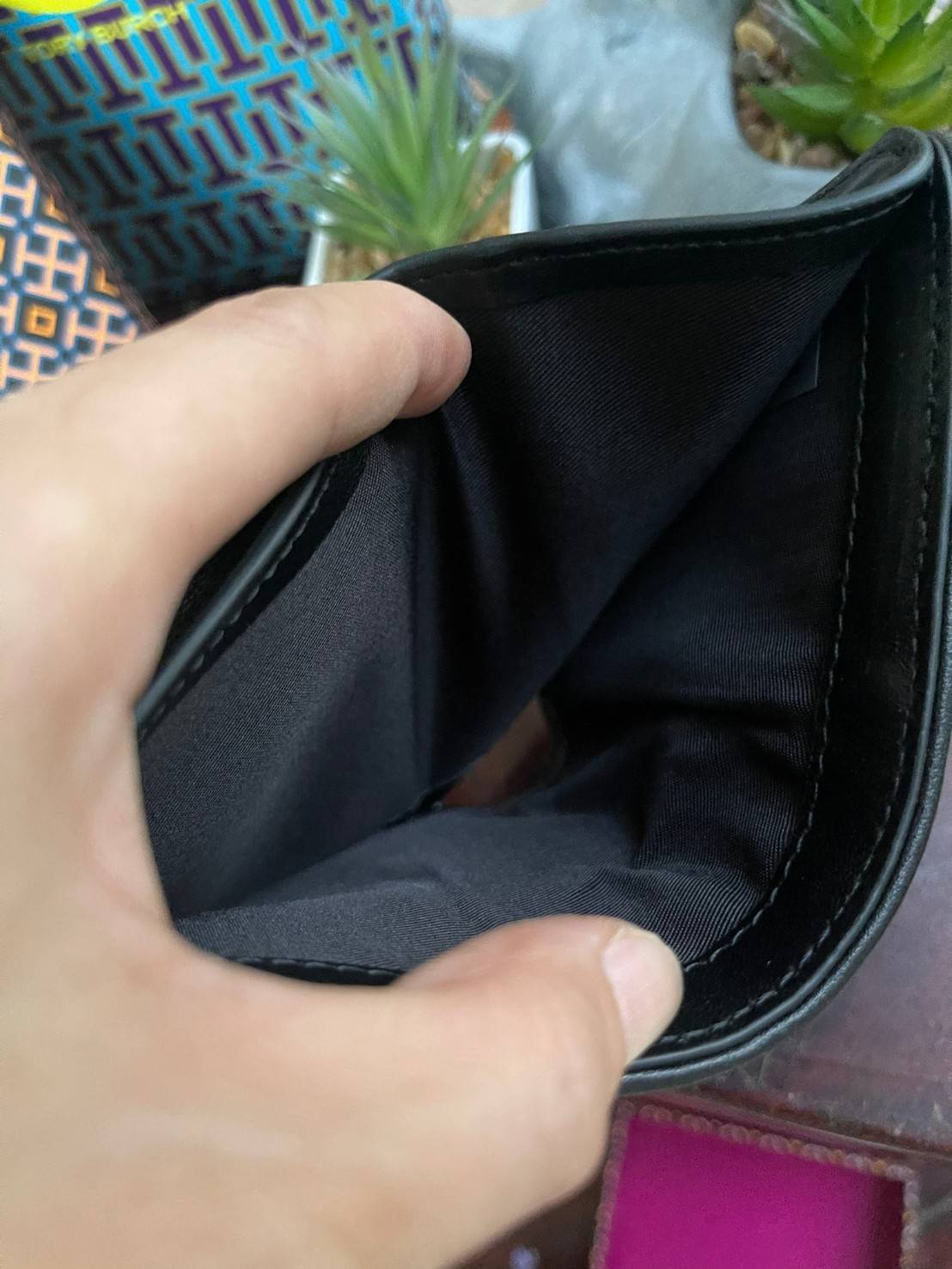 ของแท้ 💯% Tory burch fleming bifold mini wallet กระเป๋าสตางค์ทรงพับ2ตอนที่มีฟังก์ชั่นครบ ทั้งใส่การด์ เหรียญและธนบัตรได้ ดีเทลลายตารางเย็บสองชั้น