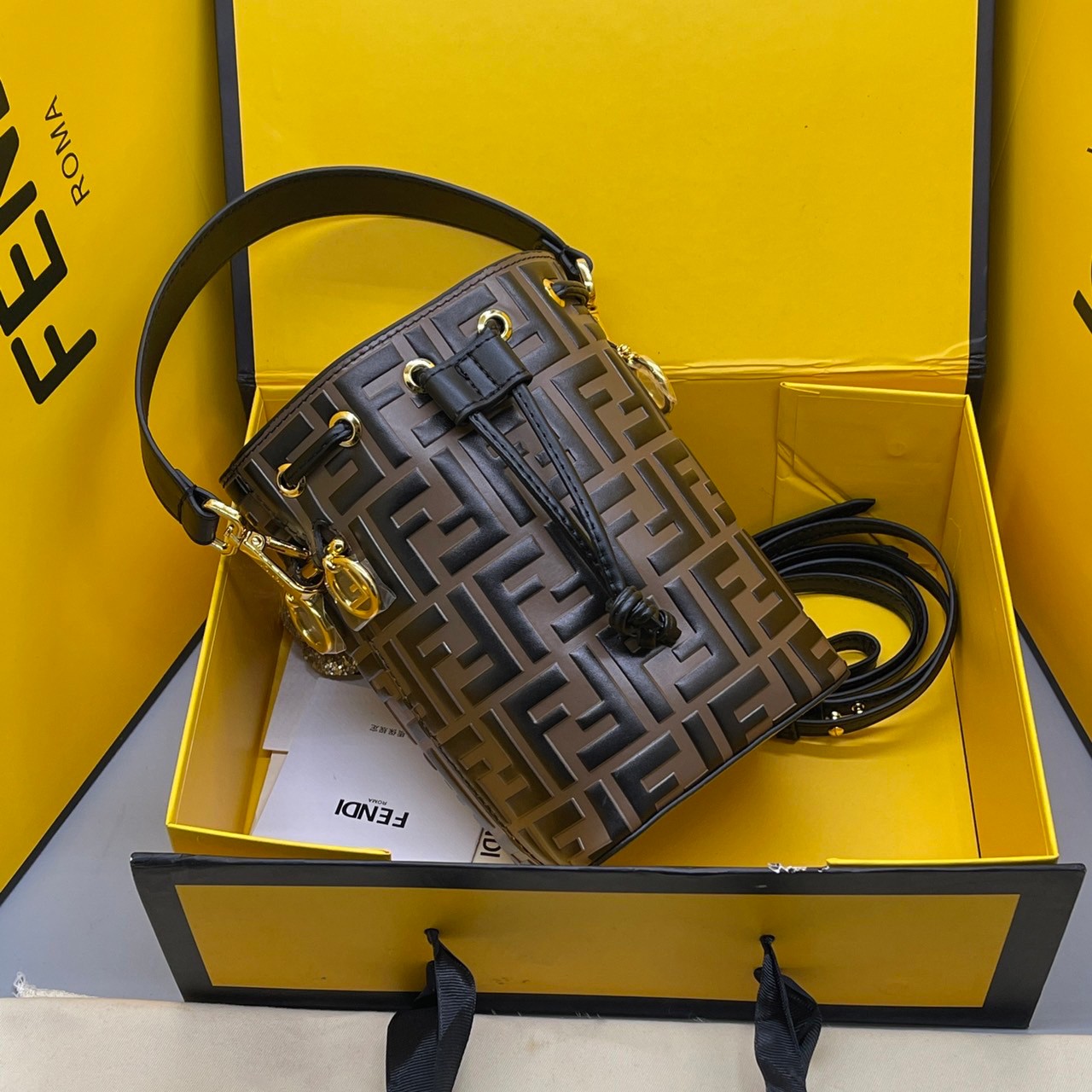 FENDI Mon Tresor Brown leather mini bag / FENDI Bucket Bag กระเป๋าสะพายทรงบัคเก็ต ไซส์มินิ เกรดออริ สลับแท้ 1:1 ใช้ต่างประเทศได้