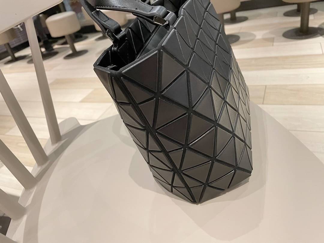 VIP GIFT 】BAOBAO Issey Miyake Crystal Matte Shoulder Bag