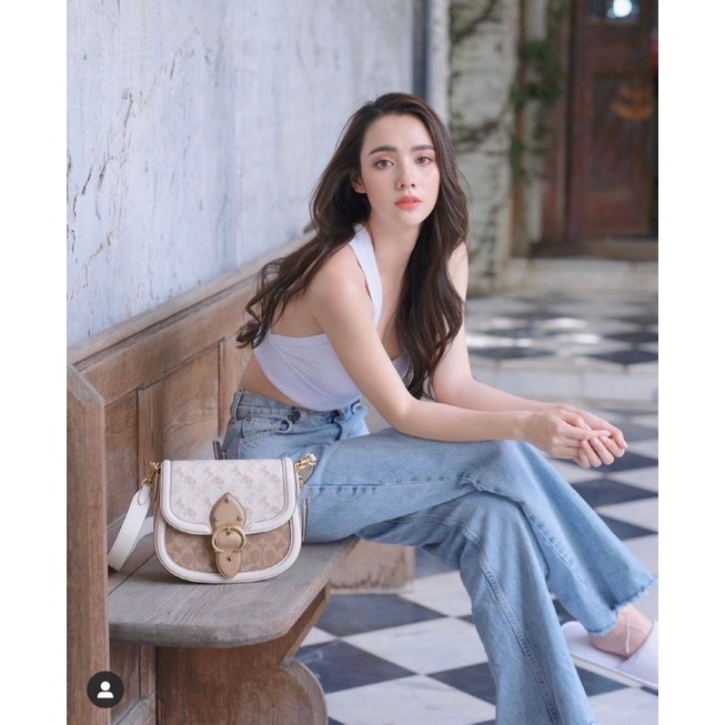 สวย หรู แถมสุดคุ้มกันเลยจร้าา💋 COACH BEAT SADDLE BAG ((C3837//C0749)) พร้อมส่งที่ไทยอีกครั้ง ห้ามพลาดค่าา!! กระเป๋าสะพายครอสบอดี้ร์ วัสดุหนังแท้ชั้นดีที่สุด! หนังสวย บวกกับอะไหล่แบรนด์ที่ดูเด่นคลาสสิคตรงด้านหน้าค่ะ เปิดปิดกระเป๋าแบบกดล็อค ภายในสาม