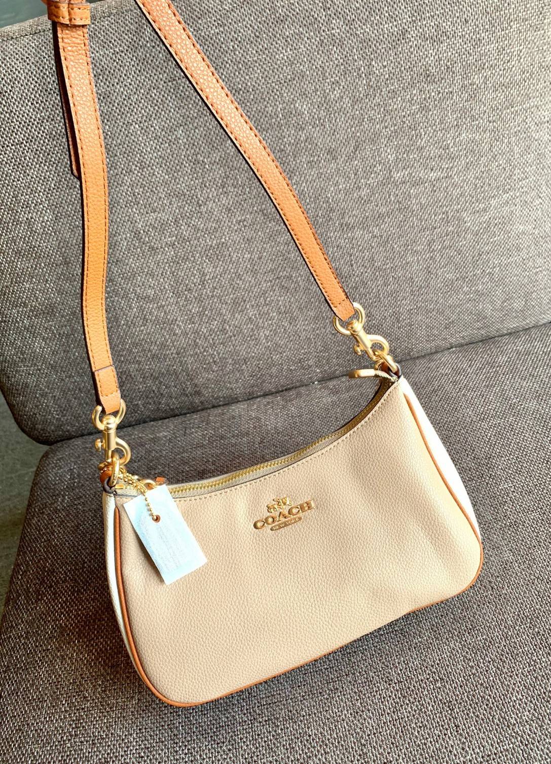 พร้อมส่งครบสี สวยทุกสีเลยค่า😘 ((CA173//CA209//CA548)) COACH TERI SHOULDER BAG 🔹กระเป๋าทรงพอช ในรูปแบบหนังแท้ หนังนิ่มสวยมากค่ะ