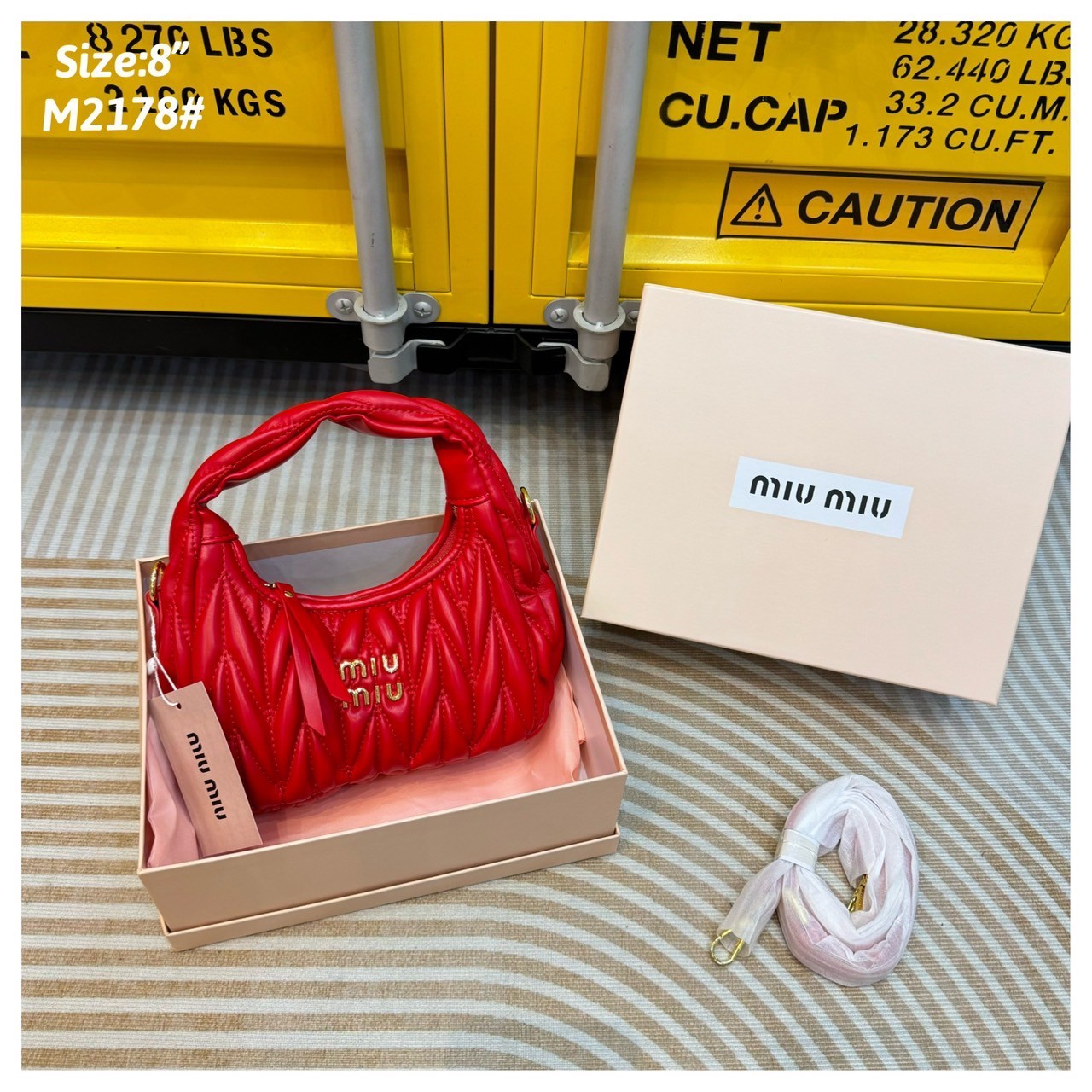 MIU MIU WANDER MATELASSÉ MINI HOBO BAG กระเป๋าถือ/กระเป๋าสะพายข้าง แบรนด์ดังจากอิตาลี ด้วยเอกลักษณ์ความโดดเด่น