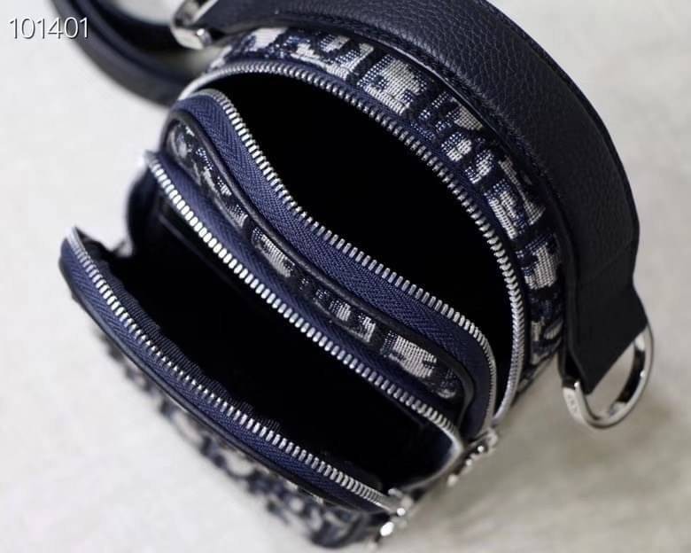 หนังแท้ DIOR OBLIQUE AITPODS MINI BAG พร้อมส่งที่ไทย งานหนังแท้และผ้าแจ็คการ์ดออริจินอล ภาพสินค้าถ่ายจากงานขายจริง ใช้งานต่างประเทศได้
