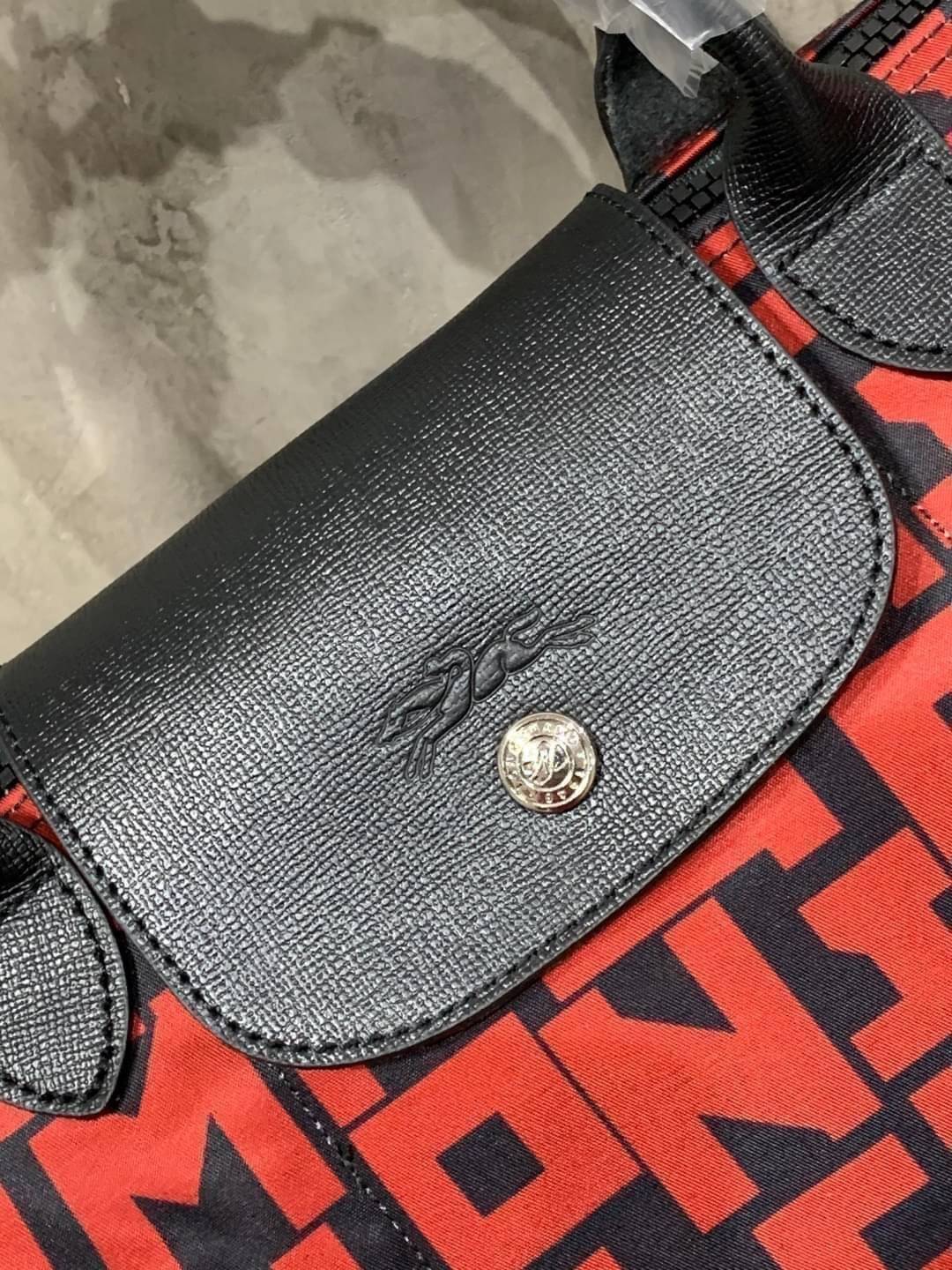 ของแท้ 💯% Longchamp LE PLIAGE LGP TOP HANDLE BAG M พบกับคอลเลคชั่นใหม่ล่าสุด มีดีไซน์ที่เรียบหรูและคลาสสิก