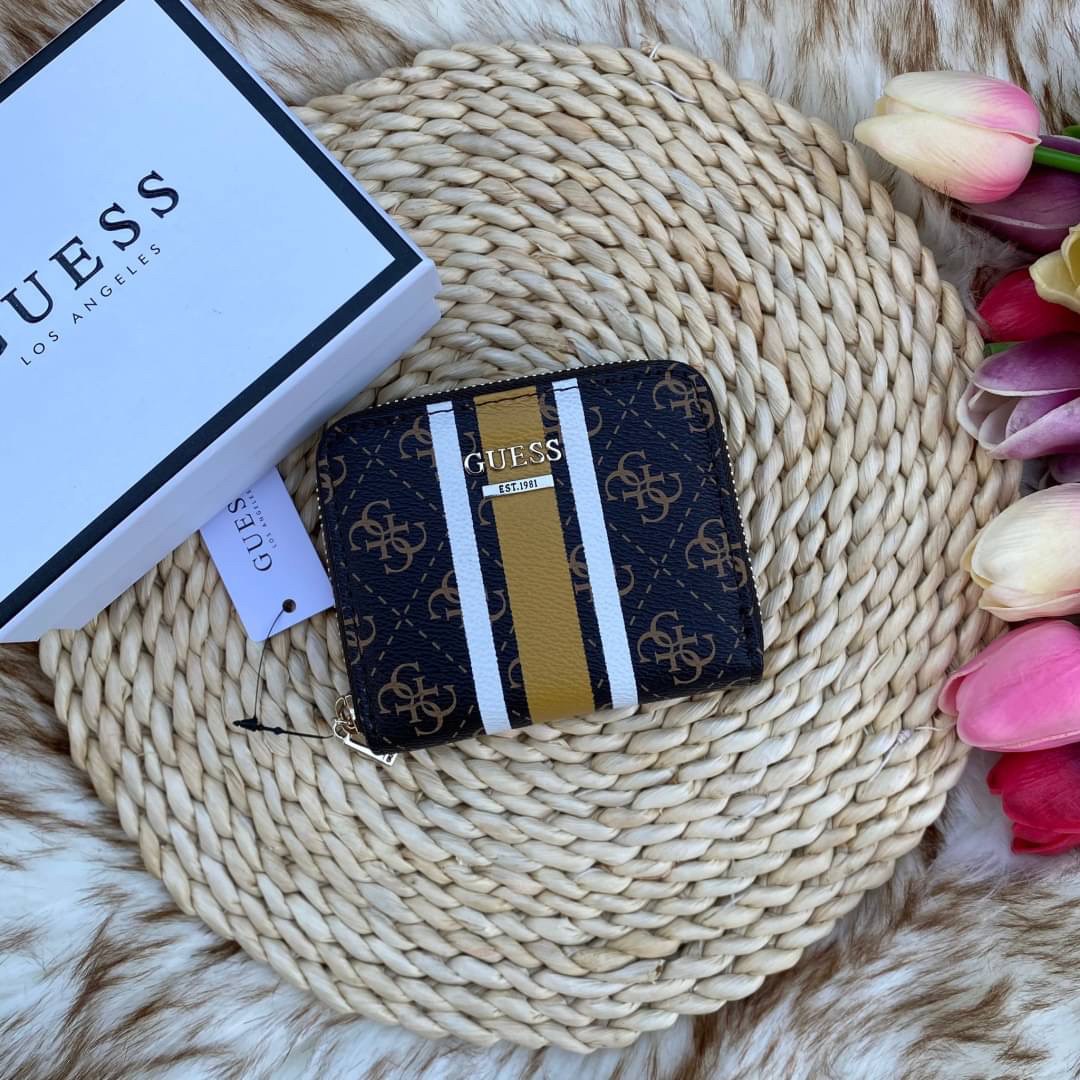 Guess wallet กระเป๋าสตางค์ใบสั้นซิปรอบทั้งใบ หนังลายแบรนด์ทั้งใบด้านหน้าติดโลหะโลโก้แบรนด์ หนังดีงามมาก
