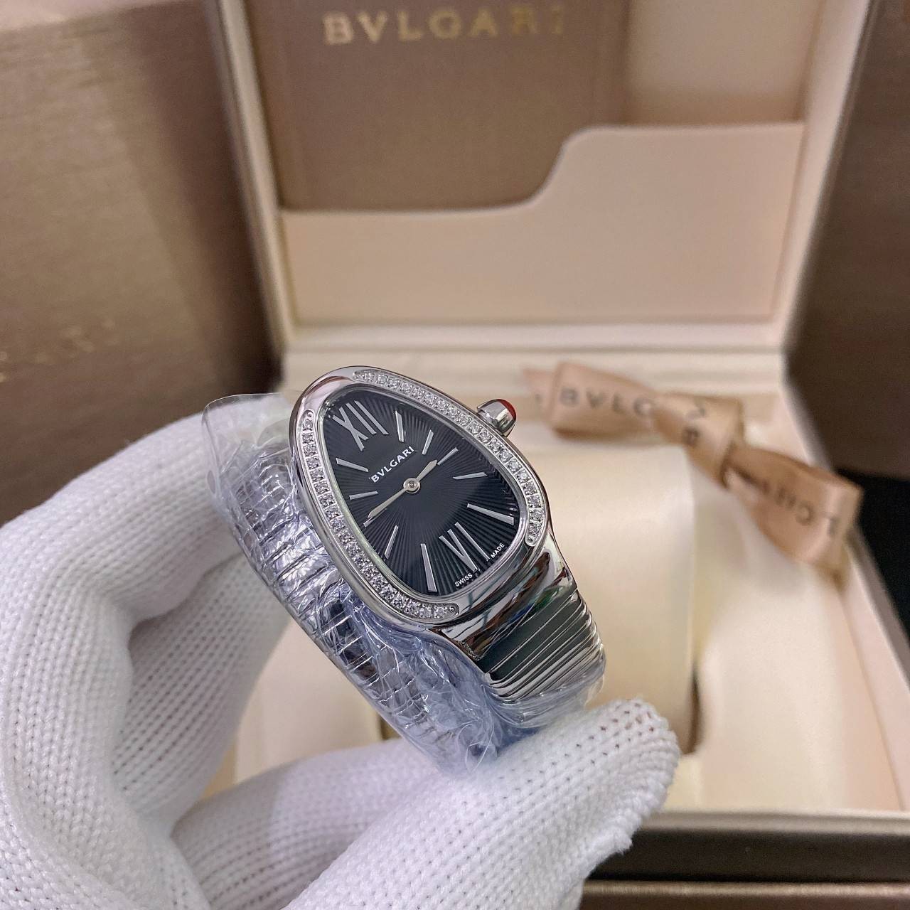 BVLGARI SERPENTI WATCH 24mm 26mm นาฬิกาบุลการี รุ่นหน้าปัดล้อมเพชร นาฬิกาผู้หญิง ภาพสินค้าถ่ายจากงานขายจริง