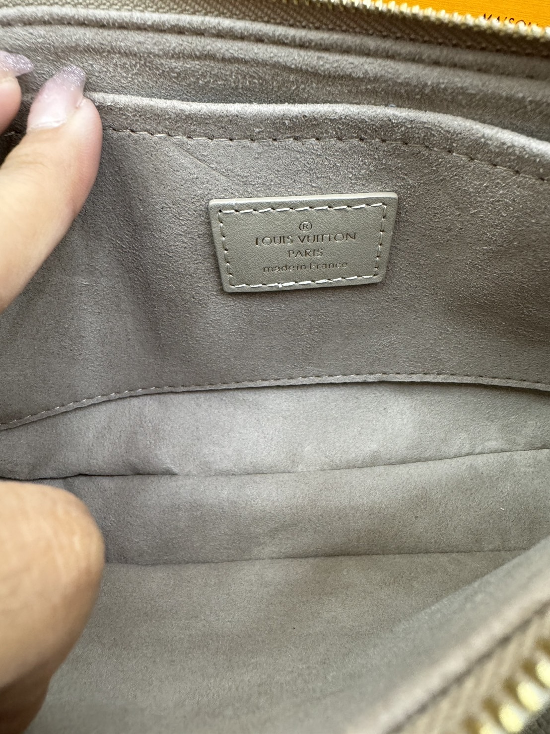 LV Multi Pochette Accessoires Bag กระเป๋าทรงพอช รุ่นใหม่ล่าสุด งานหนังแท้ สวยงามเลอค่า ตามแบบฉบับแบรนด์ ปั้มลายคมชัด มาเป็นเซ็ท 2 ใบ ใช้งานง่าย