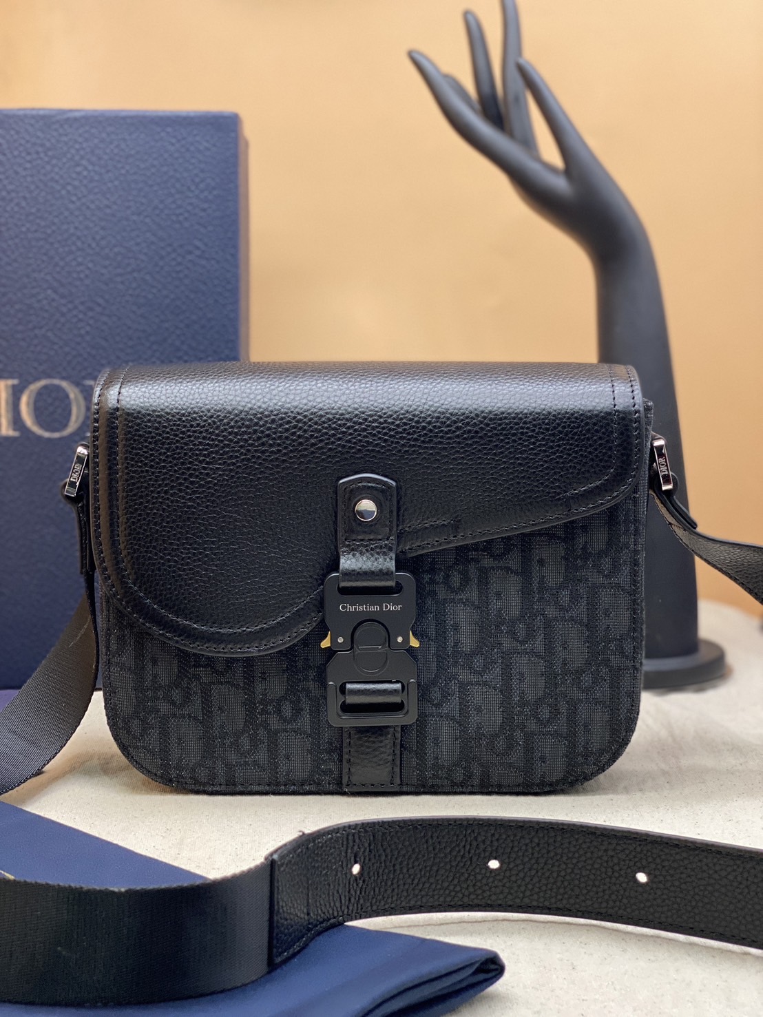 DIOR Small Saddle Messenger Bag with Flap กระเป๋าทรงแมสเซ็นเจอร์รุ่นฮิต เกรดออริ สลับแท้ 1:1 ใช้ต่างประเทศได้