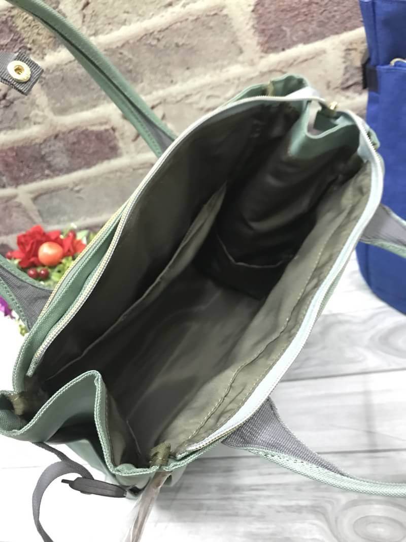 ของแท้ Anello polyester canvas 10 pocket Rucksack คอลเลคชั่นใหม่ล่าสุด!! เป้รุ่นใหม่ชนช้อป ดีไซน์เก๋ เป็นได้ทั้งสไตล์toteโดยการเก็บสายสะพายเป้เข้าช่องซิปที่ด้านหลัง และเป็นสไตล์เป้rucksackได้ มีช่องเล็กช่องน้อยรอบตัวกระเป๋า เปิดปิดด้วยซิปเดียวด้านบน ตัวกร