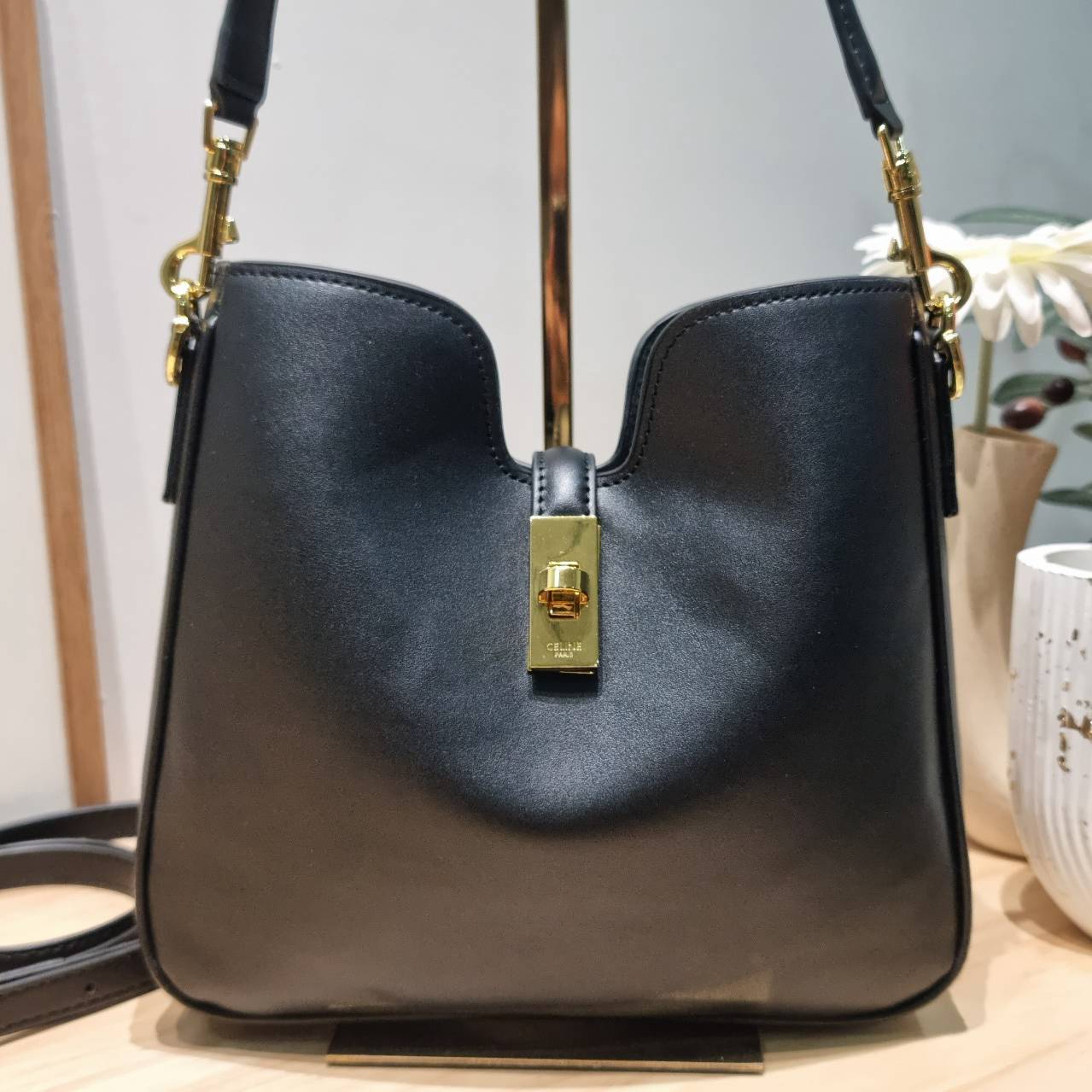 CELINE small camille soft bag มาแรงมาก! กับกระเป๋าที่ตัวแม่ใช้กันเยอะสุดๆ แม่ชมเอย อินฟลูดังๆมีใช้กันครบ ด้วยรูปทรงยอดนิยม