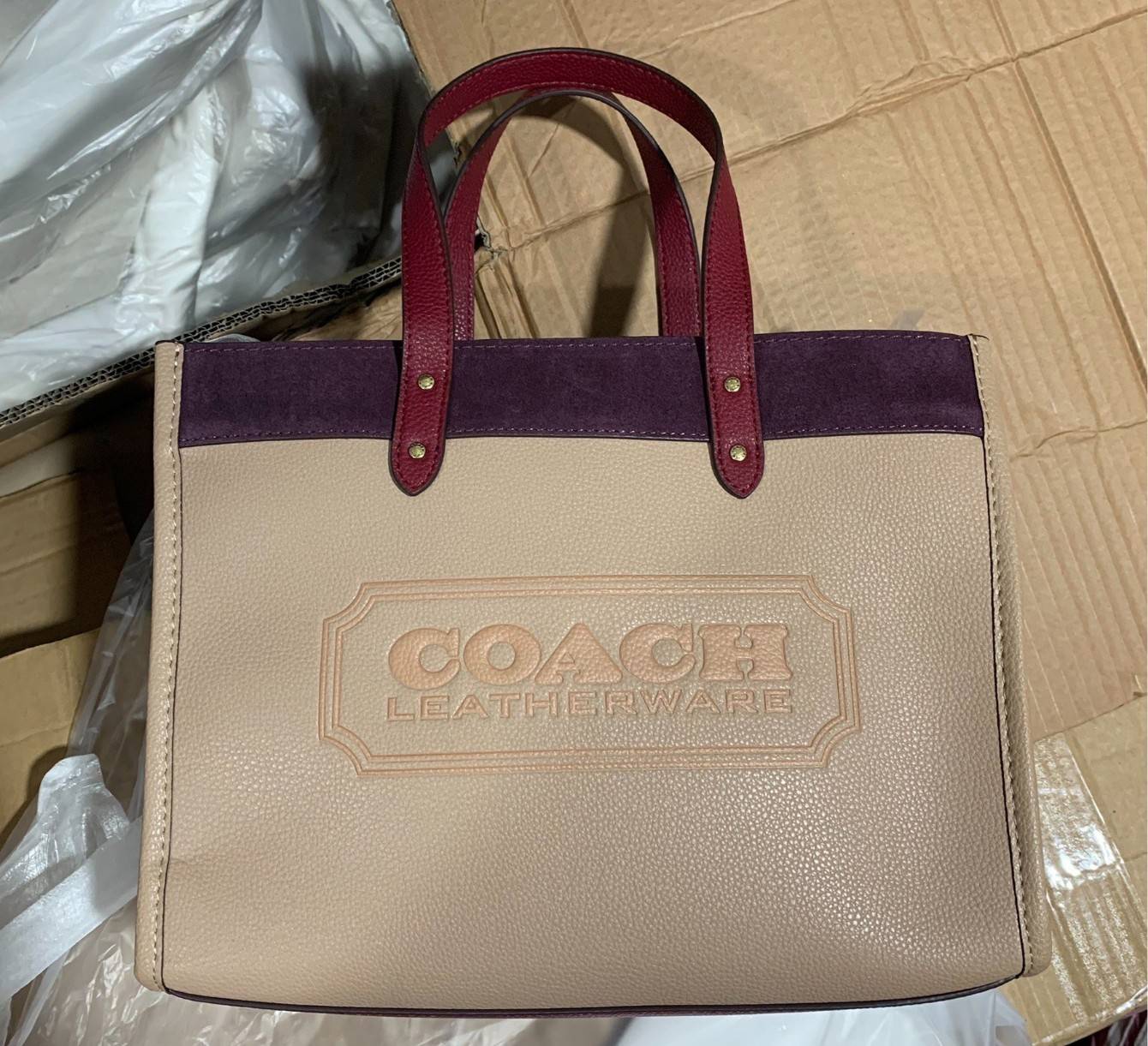 COACH FIELD TOTE 30 IN COLORBLOCK WITH COACH BADGE พร้อมส่งที่ไทย