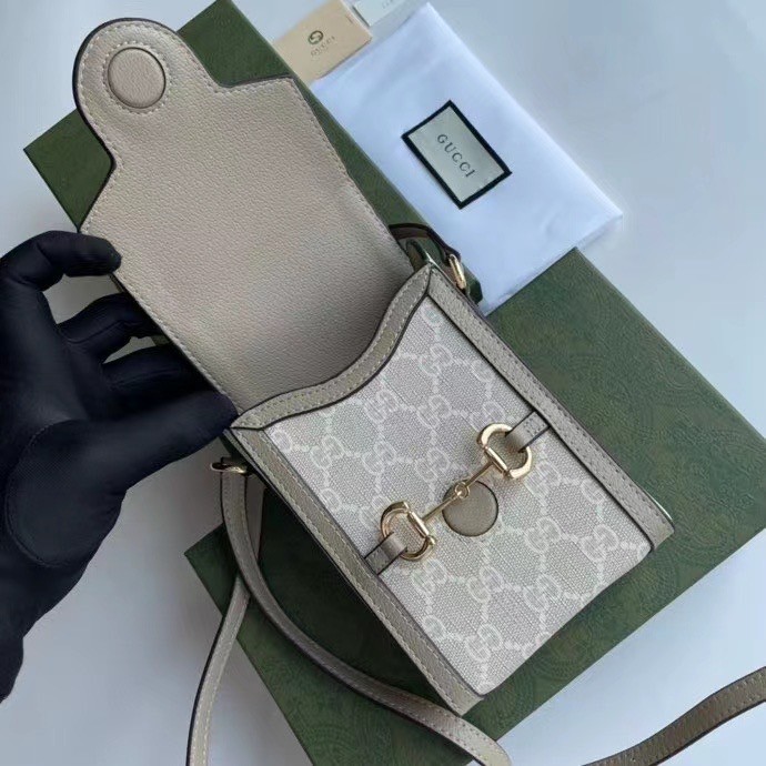 Gucci Horsebit 1955 mini bag / Gucci Phone Bag เกรดใช้งานสลับใบจริงได้ ออริจินอล รุ่นยอดฮิต ไซส์มินิ ที่ใครๆก็ต้องรู้จัก!! กับกระเป๋าขนาดมินิ ได้รับแรงบันดาลใจมาจากดีไซน์ดั้งเดิม ซึ่งแอคเซสเซอรี่นี้โดดเด่นด้วยรายละเอียดดั้งเดิมที่ทันสมัยโดยเน้นที่ฮอร์สบิต