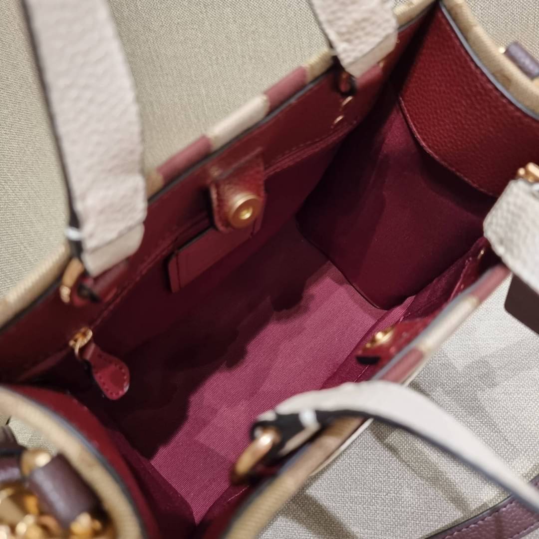 COACH C8406 DEMPSEY TOTE 22 IN SIGNATURE JACQUARD WITH STRIPE AND COACH PATCH คอลเลคชั่นใหม่ พร้อมส่งสีใหม่สุดปัง สวยคม ละมุนและมีความหรูในตัว กับกระเป๋าทรงโท้ท ไซส์กำลังสวย น่ารักน่าใช้ ฟังก์ชั่นการใช้งานสะดวกที่สุด มีทั้งสายคล้องในตัว และสายครอสบอดี้ วั