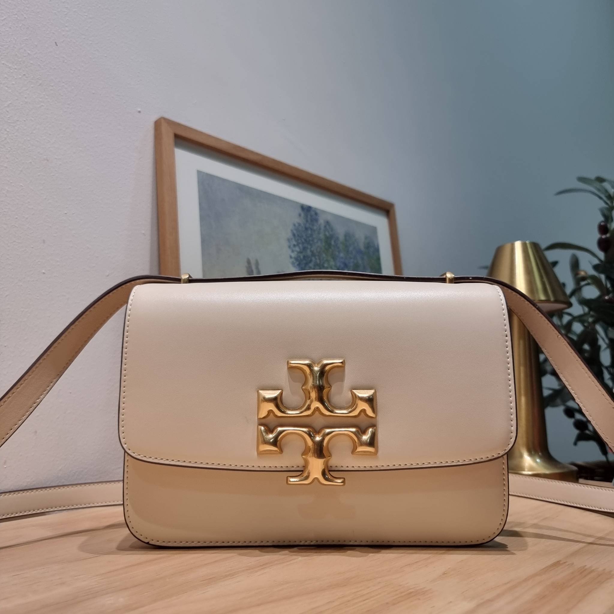 Tory Burch Bag / TORY BURCH ELEANOR CONVERTIBLE SHOULDER BAG รุ่นยอดนิยม กับไซส์ใหม่ ใหญ่จุคุ้ม! กระเป๋าสะพายข้าง ดีไซน์อยู่ทรง เรียบหรู! ผู้ดีกว่าใคร เปิด-ปิดด้วยแถบแม่เหล็ก