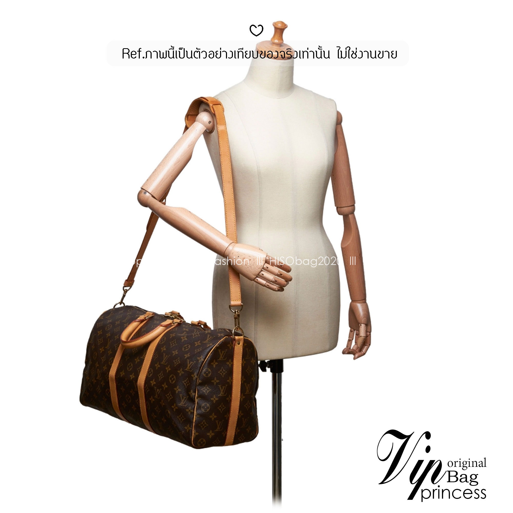 LV Keepall Bandoulière 45 Monogram Canvas กระเป๋าเดินทางสุดคลาสสิค ไอเท็มที่จะทำให้การเดินทางไม่ธรรมดาอีกต่อไป ด้วยดีเทลความเป็นเอกลักษณ์ พิมพ์ลายโมโนแกรมคมชัด ดีไซน์เรียบหรู