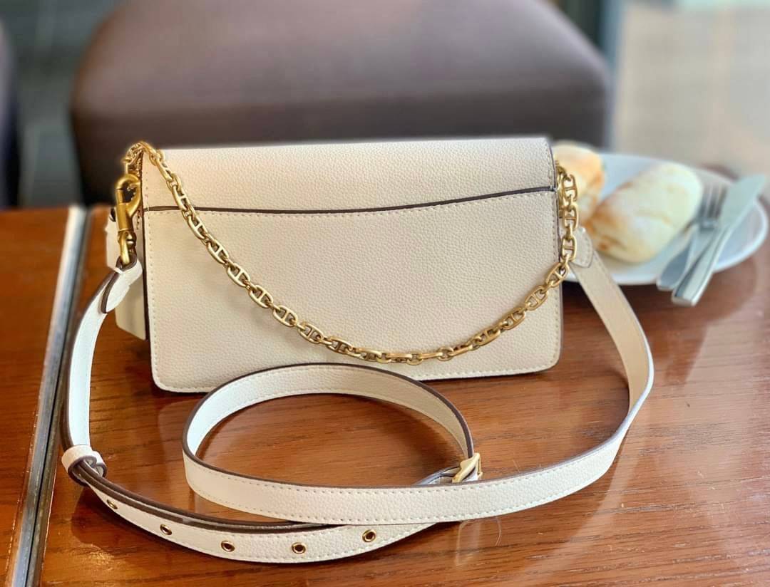 Coach Beat Crossbody Clutch In Signature Canvas With Horse And Carriage Print((6910//4760)) 🌈ได้ไปไม่ผิดหวังแน่นอนค่ะ! กระเป๋าหิ้วได้//คลัทออกงานได้//สะพายครอสบอดี้ร์ได้ สุดคุ้ม! หนังแท้อย่างดี smooth leather ค่ะ