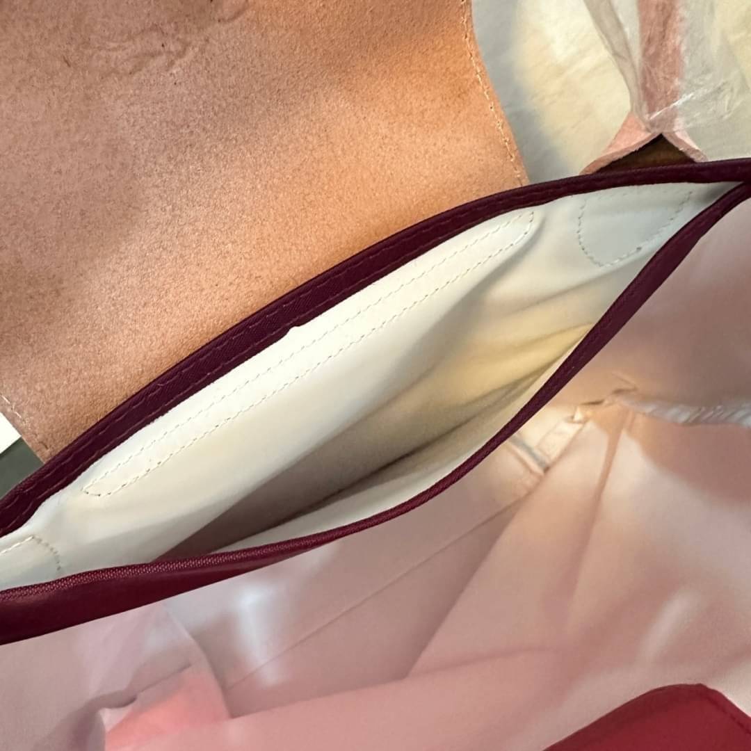 LONGCHAMP LE PLIAGE RE-PLAY TOP HANDLE BAG สินค้ารุ่นลิมิเต็ด collection สุดปัง ซื้อใบเดียวเหมือนได้2 ใบ กระเป๋าสะพายแนวตั้งที่กว้างขวาง มีเอกลักษณ์เฉพาะตัวแต่มีดีไซน์ที่น่าดึงดูด