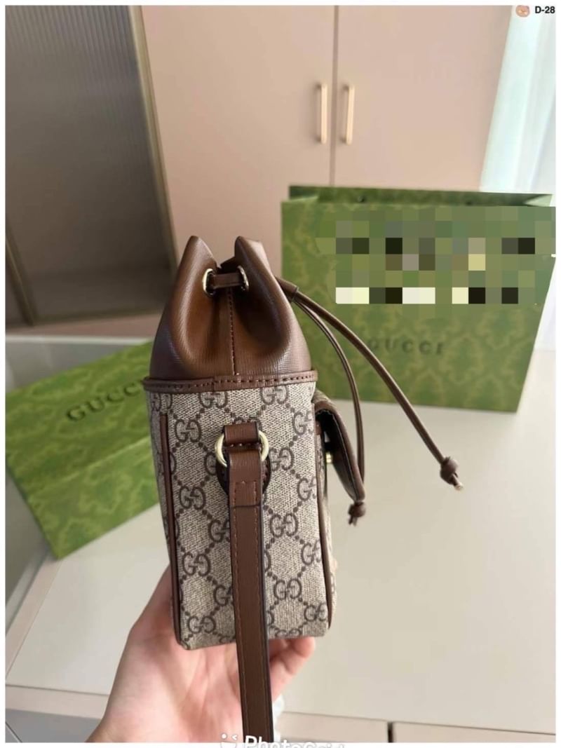 GUCCI GG Supreme Mini bucket bag กระเป๋าสะพายทรงบัคเก็ต ไซส์มินิ จะชุดสบายหรือชุดเต็ม ใบนี้พร้อมมาก ใช้ได้ทั้งชายหญิง ดีไซด์สวยงานจริงเเค่นี้ก้ได้ลุคดูดี แมทซ์ง่ายกับทุกชุด สวยลงตัว