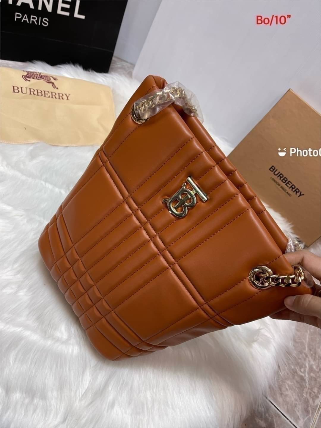 BURBERRY Quilted Leather Small Lola Bucket Bag / BURBERRY FRAGRANCES BAG กระเป๋าทรงโท้ทหนังนิ่มสวยหรูดูดี ภายในโล่งกว้างใส่ของได้เยอะ