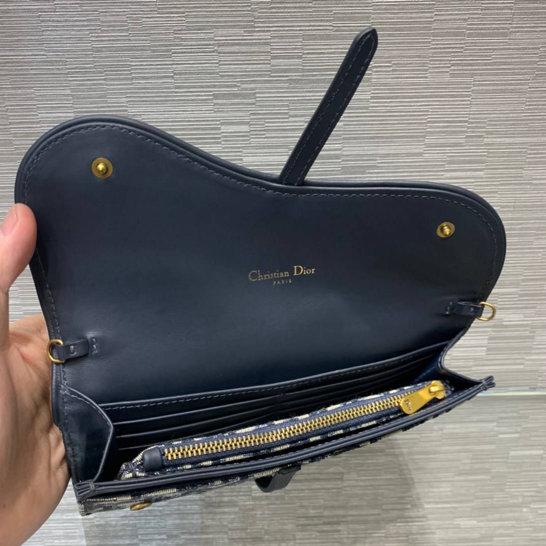 หนังแท้ DIOR SADDLE WALLET ON CHAIN Blue Dior Oblique Jacquard พร้อมส่งที่ไทย งานหนังแท้และผ้าแจ็คการ์ด เกรดเทพออริจินอล ภาพสินค้าถ่ายจากงานขายจริง ใช้งานต่างประเทศได้