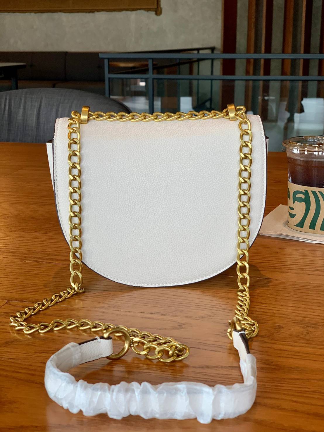 COACH ALIE SADDLE BAG JACQUARD IN SIGNATURE ((C4694//C3464)) พร้อมส่งที่ไทย รุ่นใหม่ล่าสุดค่ะ! กระเป๋าสะพายข้าง//ครอสบอดี้ร์//หรือทบสายคู่สะพายไหล่ได้ค่ะ วัสดุJacquard+หนังแท้ ได้สวยงามลงตัวมากๆ เปิดปิดกระเป๋าแบบกดล็อค มีอะไหล่โลโก้แบรนด์โดดเด่นปนคลาสสิค