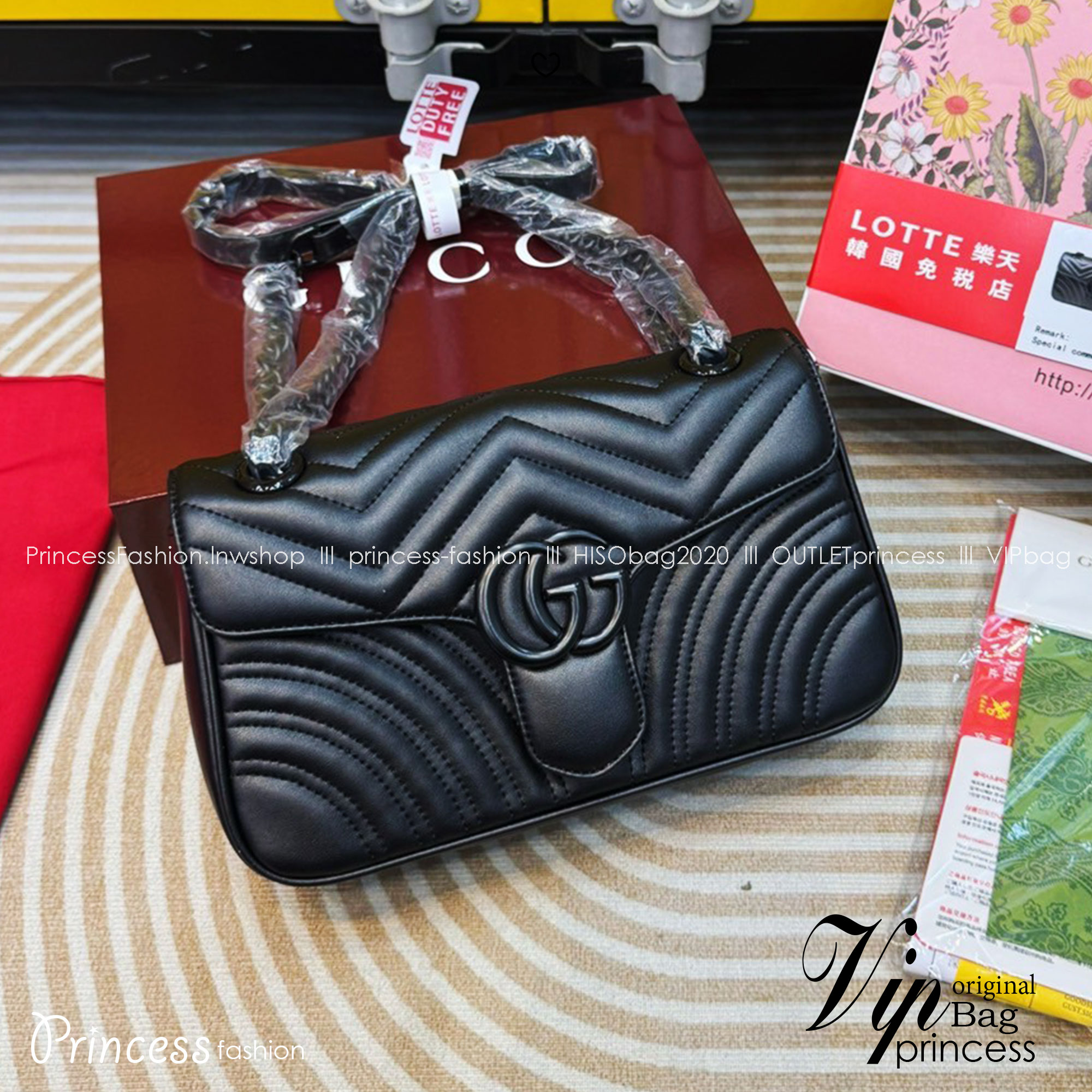 GUCCI GG Marmont medium shoulder bag 🖤 กระเป๋าสะพายข้างรุ่นคลาสสิค ดีไซน์ใหม่ อะไหล่ดำ สะพายขับผิว ดูแพง อัพลุคได้สบายๆ เปิด-ปิดด้วยตัวกดล็อคแน่นหนา ด้านหลังดีไซน์รูปหัวใจ