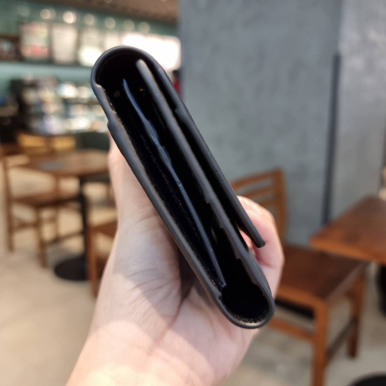 COACH F53763 TRIFOLD WALLET IN SIGNATURE กลับมาแล้วจ้า!! รุ่นขายดี!! 💓 ดีไซน์ใหม่ กระเป๋าสตางค์ใบยาว แถมที่ห้อยใส่บัตรแยกให้ (ถอดออกได้) น่ารักมากๆ ใช้งานง่าย เปิด-ปิดด้วยกระดุม ภายในใส่ธนบัตร ใส่บัตรได้เยอะ ใส่มือถือได้ไปอีก!! จุใจสุดๆ บอกเลยว่าใ