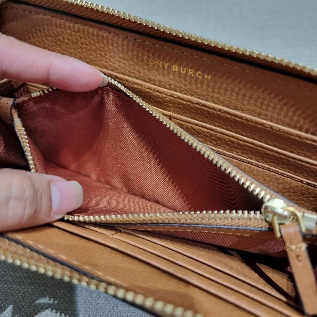TORY BURCH MCGRAW ZIP CONTINENTAL WALLET กระเป๋าสตางค์ใบยาวรุ่นหายาก จัดเต็มสีสวยพร้อมส่ง ขนาดกำลังพอเหมาะ วัสดุหนังวัวสัมผัสดีมาก
