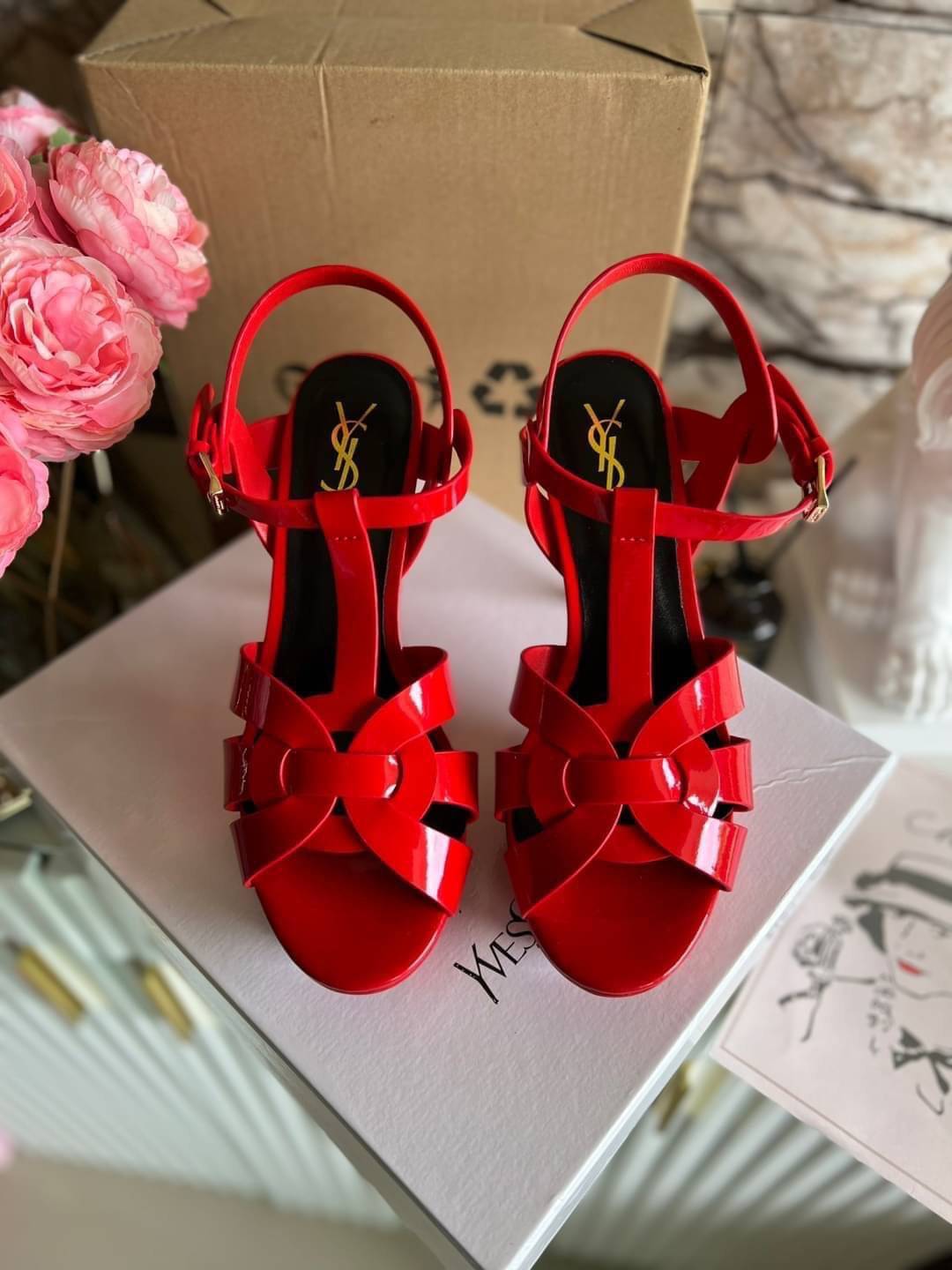 YSL TRIBUTE HEEL / SAINT LAURENT TRIBUTE HEEL / YSL HIGH HEEL เกรดออริจินอล รองเท้าส้นสูงแบรนด์หรู ที่สาวๆ ทุกคนควรมี ไว้ออกงานหรือใส่ทำงานได้ คู่นี้คือปังได้ตลอดกาล เพิ่มความสูงเพรียว สวยหรูมากค่ะ