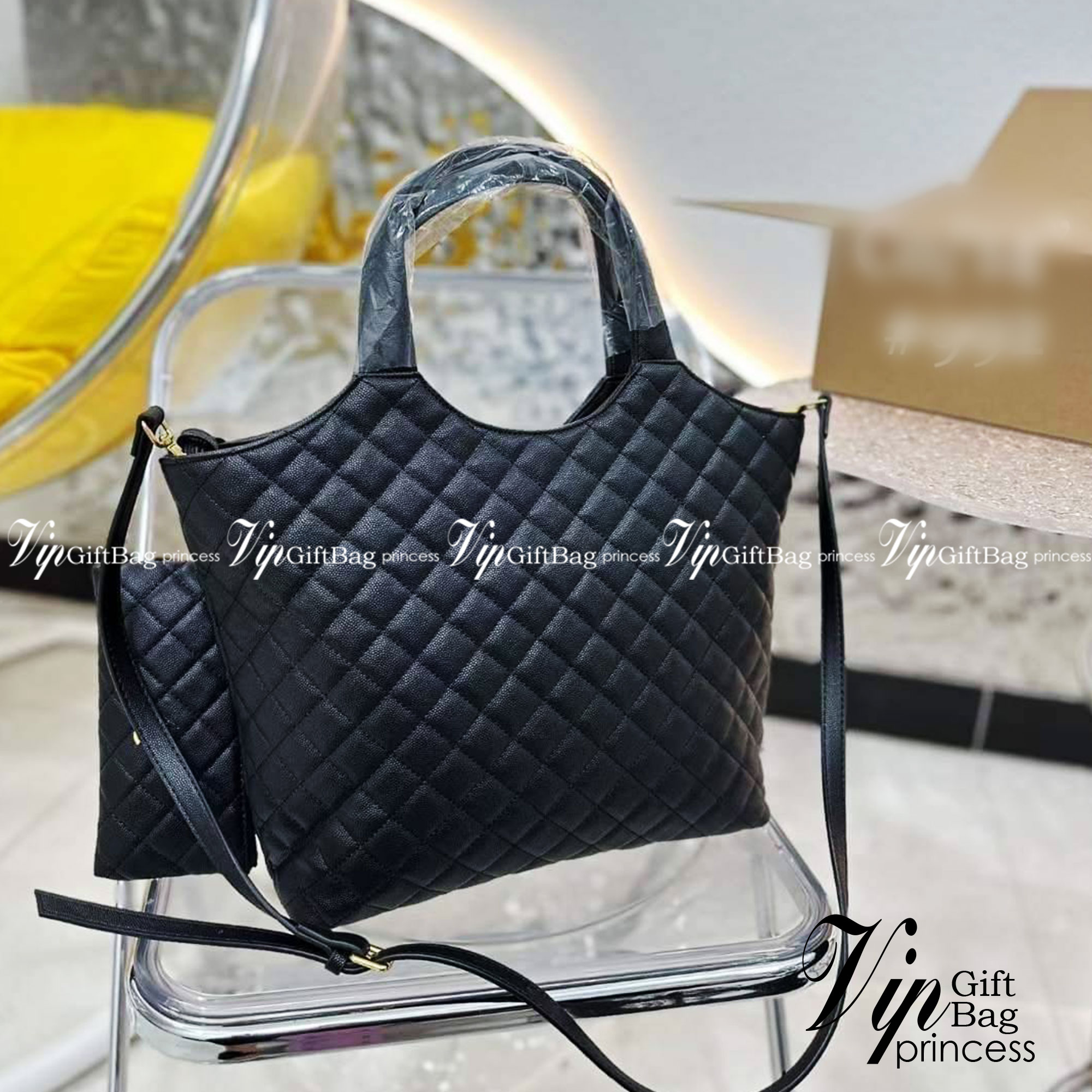 CHANEL Tote Bag / Chanel Shopping Bag 14" / Icare Tote Bag กระเป๋าสะพายไหล่สายในตัว พร้อมสายสะพายยาวปรับระดับได้ เป็น crossbody ได้ จุของได้เยอะมากก งานหนังคาเวียร์เงาสวยเต็มใบ แถมใบเล็ก ใส่ของจุกจิกได้เข้าเซท ด้านหน้าติดโลโก้อะไหล่ทอง สวยหรู ดูแพง ใ