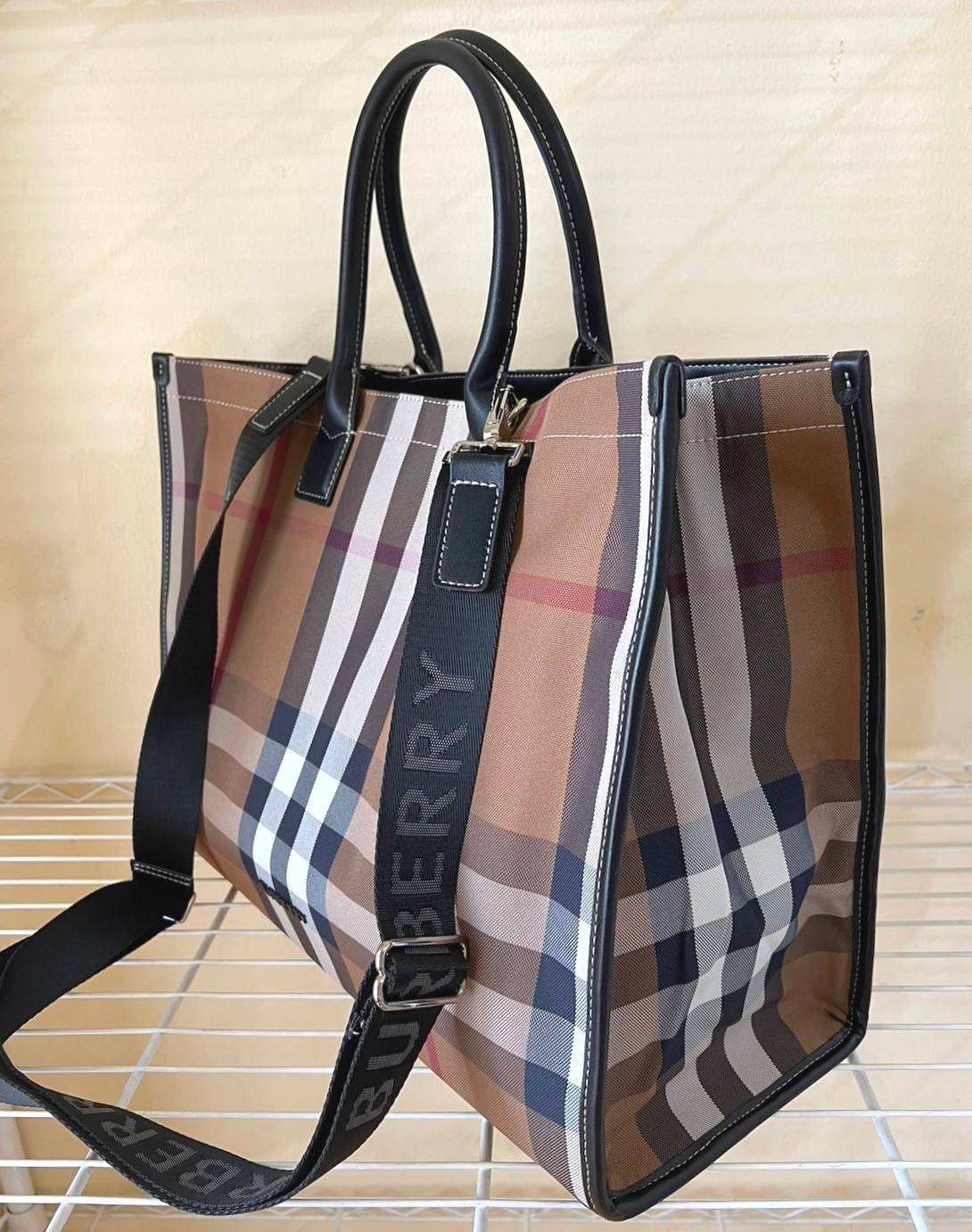BURBERRY BORSA TOTE BAG / BURBERRY VINTAGE CHECK CANVAS TOTE BAG / BURBERRY FRAGRANCES MONOGRAM TOTE BAG กระเป๋าทรงโท้ทใบใหญ่