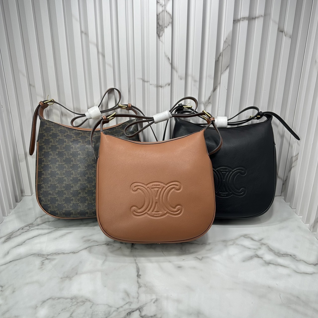 CELINE MEDIUM HELOÏSE BAG CUIR TRIOMPHE in supple / Celine Hobo Bag กระเป๋าสะพายทรงโฮโบ รุ่นฮอตตลอดไม่มีเอ้าท์ ใบใหญ่จะสัมภาระได้เยอะ สวยคลาสสิค เกรดออริ 1:1