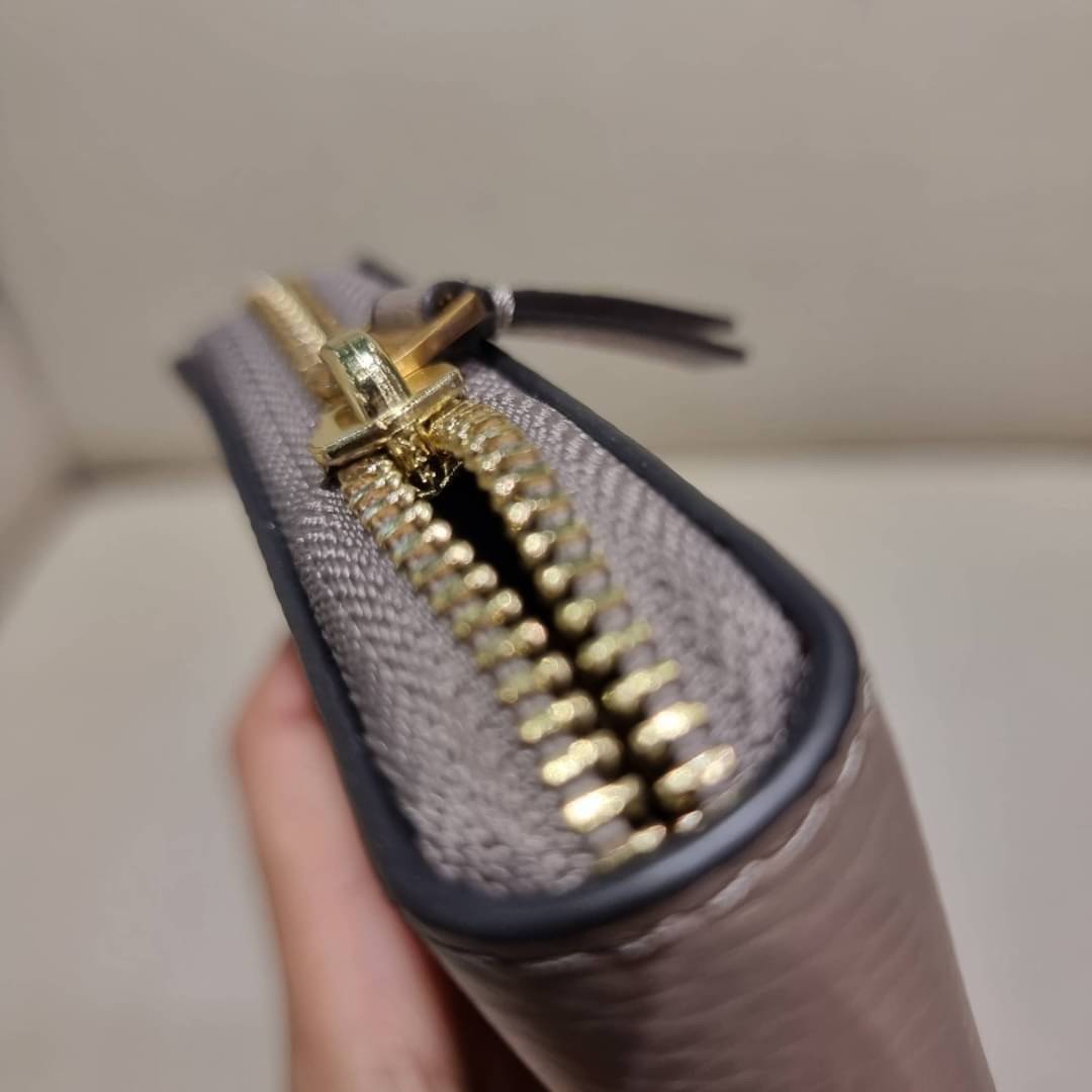 TORY BURCH MCGRAW ZIP CONTINENTAL WALLET กระเป๋าสตางค์ใบยาวรุ่นหายาก จัดเต็มสีสวยพร้อมส่ง ขนาดกำลังพอเหมาะ วัสดุหนังวัวสัมผัสดีมาก