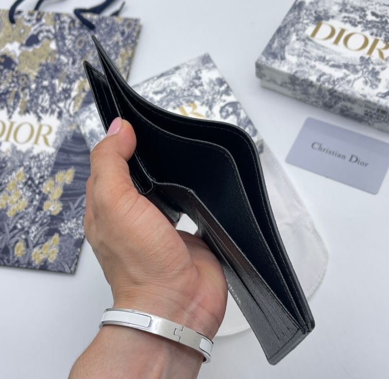 DIOR Bifold Wallet with CD Diamond Print กระเป๋าสตางค์ใบสั้น พิมพ์ลวดลาย Diamond หรูหรา โทนสีใช้งานง่าย คลาสิกตามแบบฉบับแบรนด์ ไอเท็มที่ท่านชายห้ามพลาดค่ะ