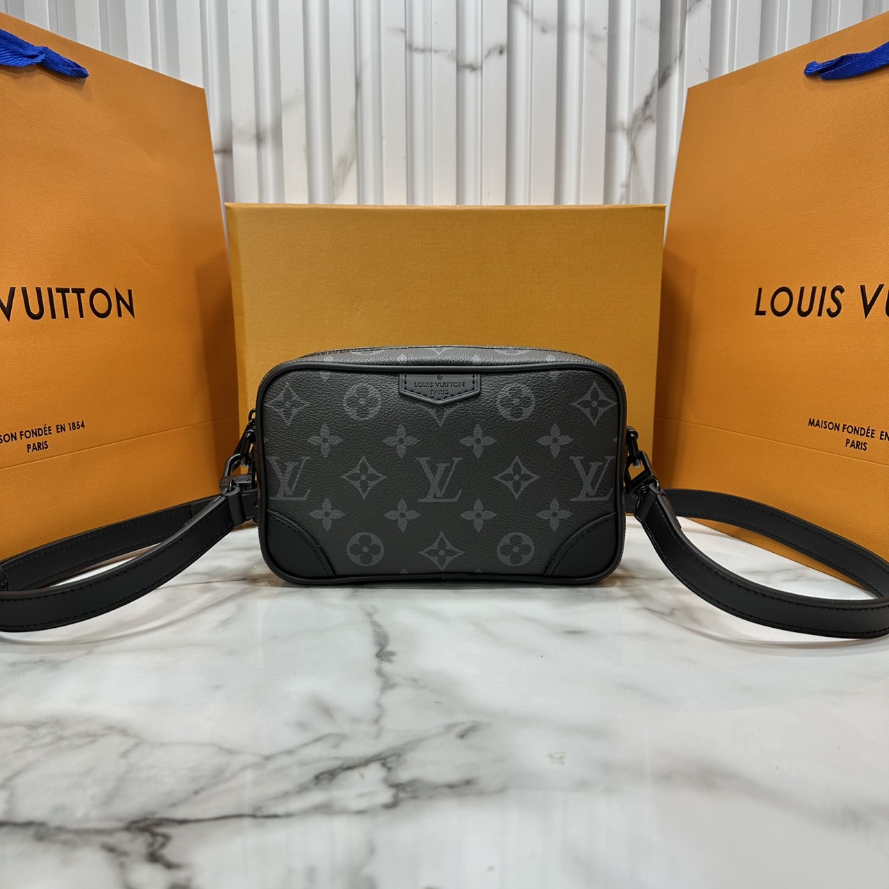 ORI หนังแท้ | LV Trocadéro Wearable Wallet Monogram Canvas 20cm กระเป๋าสะพายทรงแมสเซ็นเจอร์ดีไซน์ใช้เป็นกระเป๋าสตางค์ได้ ขนาดกำลังสวยกะทัดรัด คลาสสิคหรูหราคล่องตัว