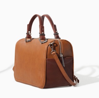 Best Seller!!! ZARA SQUARE BOWLING BAG กระเป๋าถือหรือสะพาย ZARA รุ่นฮิตตลอดกาลวัสดุคุณภาพหนังเเกะเทียมเเบบนิ่ม ทรงสวยดีไซน์เก๋น่าใช้ มีลูกเล่นที่หูหิ้วสามารถปรับระดับได้ มีช่องเล็กใส่ของด้านข้าง ภายในมีช่องเล็กเเละโลโก้มาพร้อมสายสะพายยาวปรับระดับได้เเละที