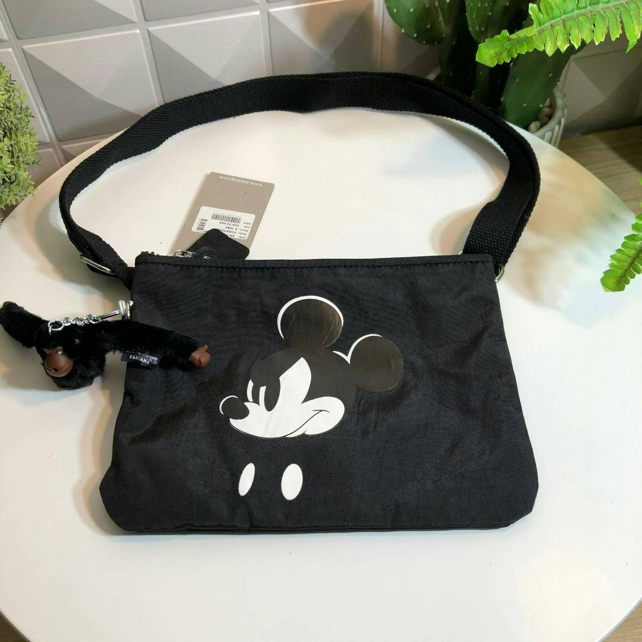 Kipling MAY Small 2-in-1 Pouch and Crossbody กระเป๋าสะพายหรือคาดเอว ขนาดมินิรุ่น Limited ทรงน่ารัก น้ำหนักเบา ใช้ได้ทั้งสองด้าน ด้านหน้ามีสกรีน mickey mouse ด้านหลังประดับโลโก้ มาพร้อมพวงกุญแจแบรนด์ เปิดปิดด้วยซิปสะดวกใช้ หัวซิปแบรนด์ มีหนึ่งช่องซิป และสา