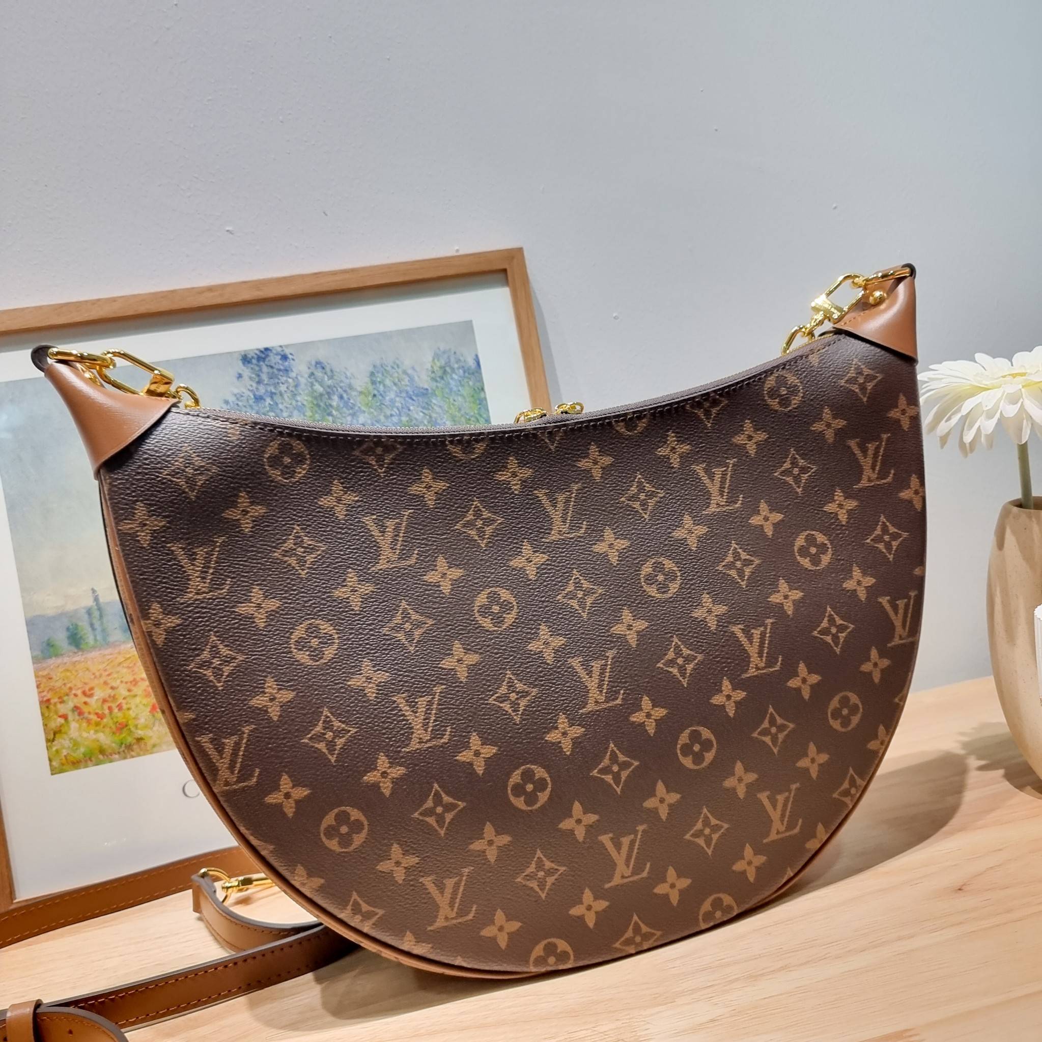 LV loop hobo bag / LV boulogne moon shoulder bag สุดยอดเดอะเบสท์ไอเท็ม กับขนาดใหม่ ใหญ่จุๆ กับกระเป๋าสะพายทรงบาแกตต์ สวยหรู