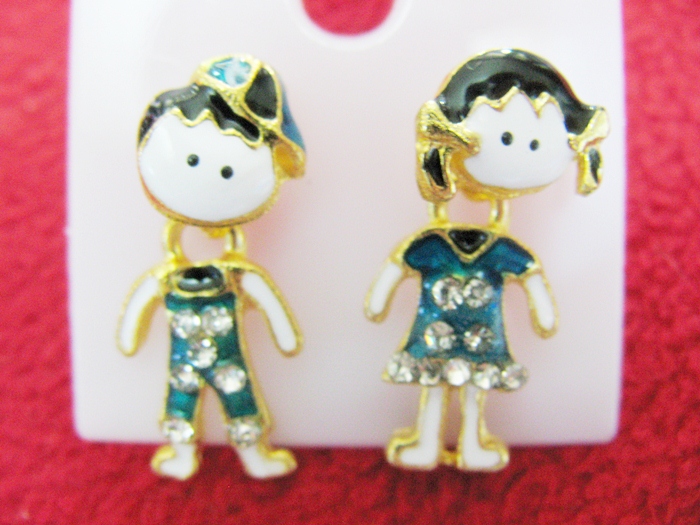 ต่างหูอาตี๋+อาหมวย สีเขียว ประดับพลอยสีขาวค่ะ